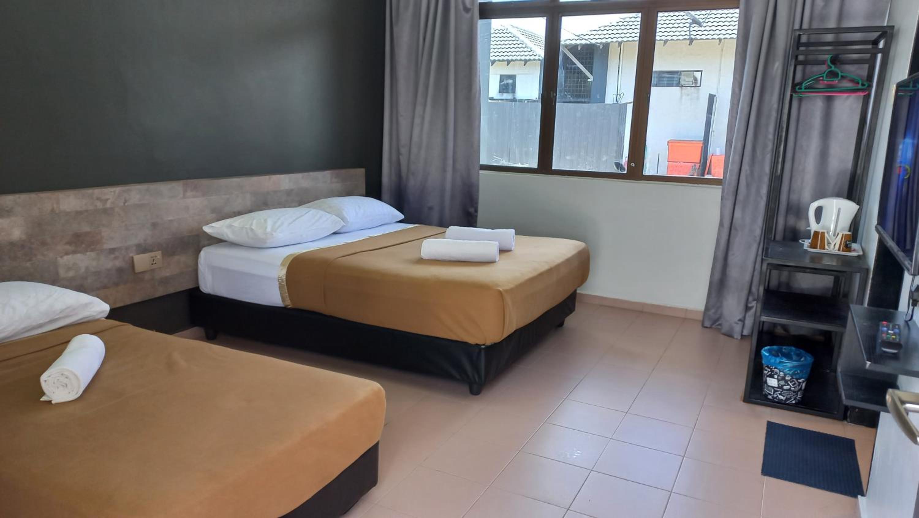 Triple Room with Pool View photo 2
