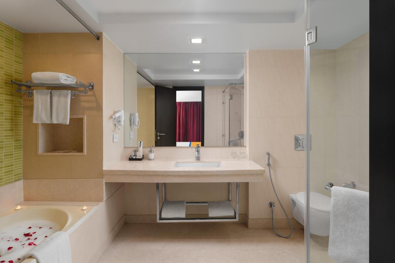Junior Suite - 1 King Bed with Happy Hours-1+1 offer on Alcoholic Beverages, 15% Off on Laundry service, Complimentary In-Room Refreshments featuring Cookie Platter , 15% off on Food & Beverage services photo 2
