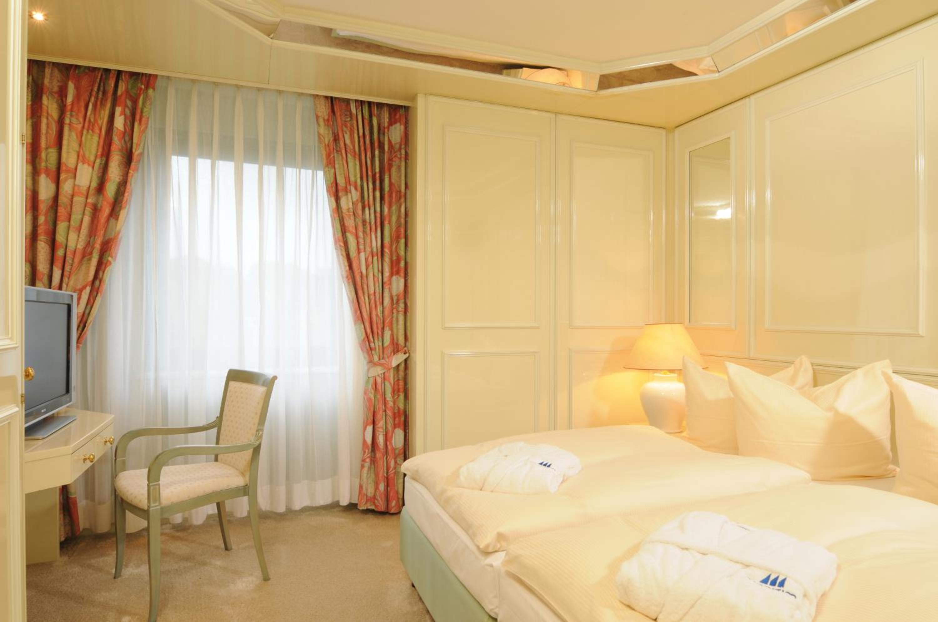 Suite - Photo 3