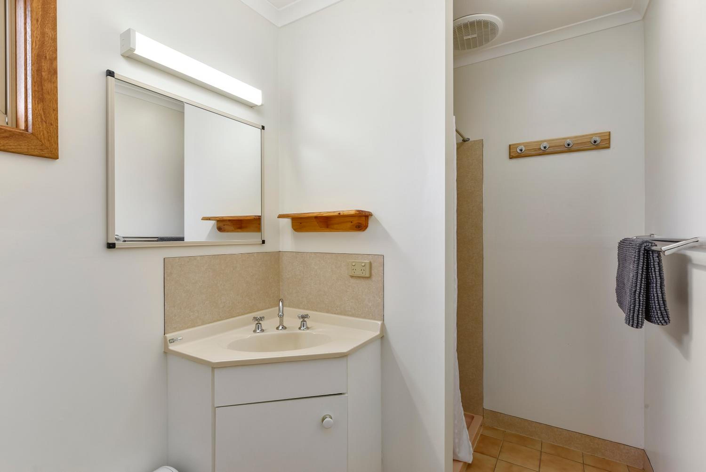 One-Bedroom Holiday Cabin - Photo 10