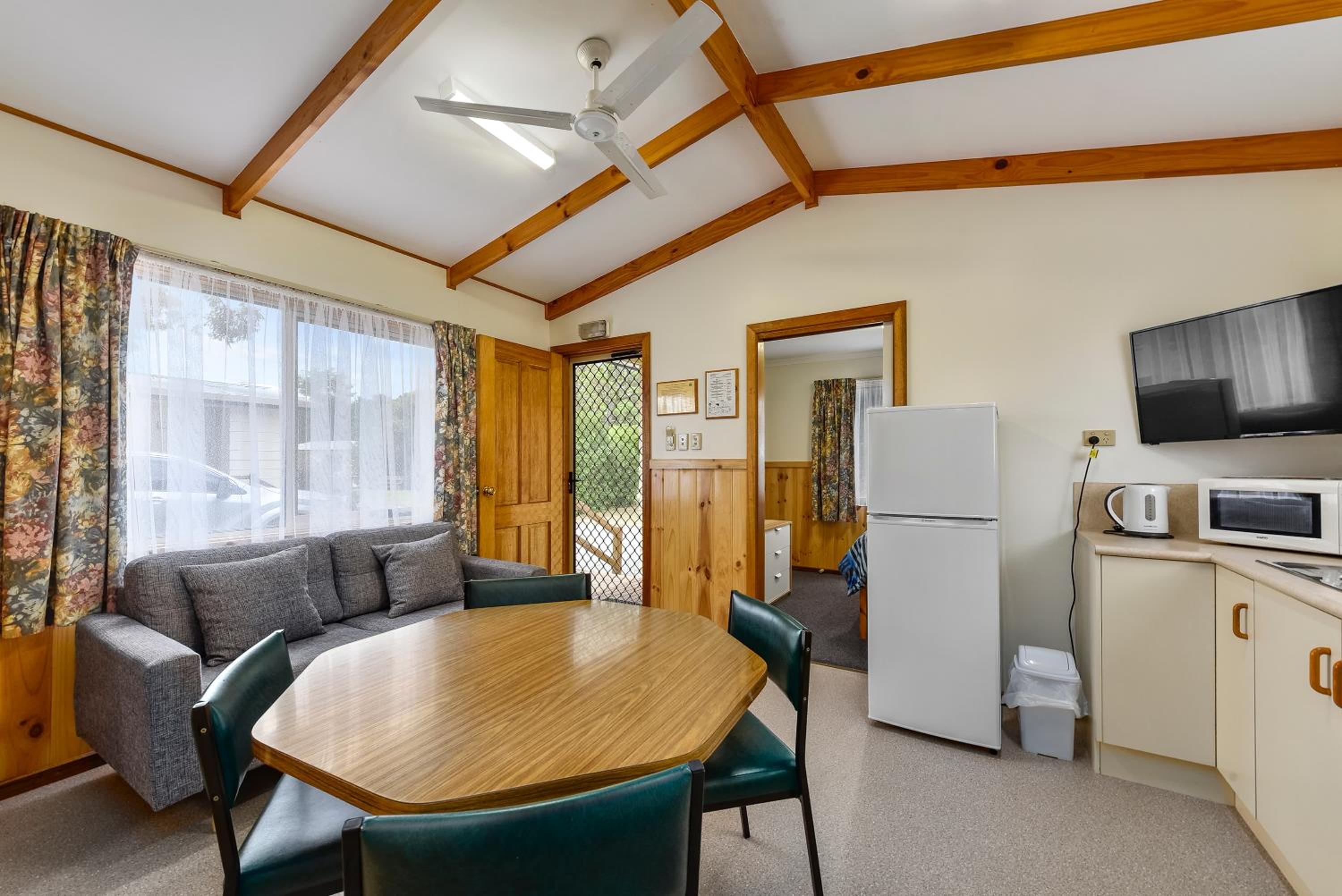 Two-Bedroom Holiday Cabin - Photo 4