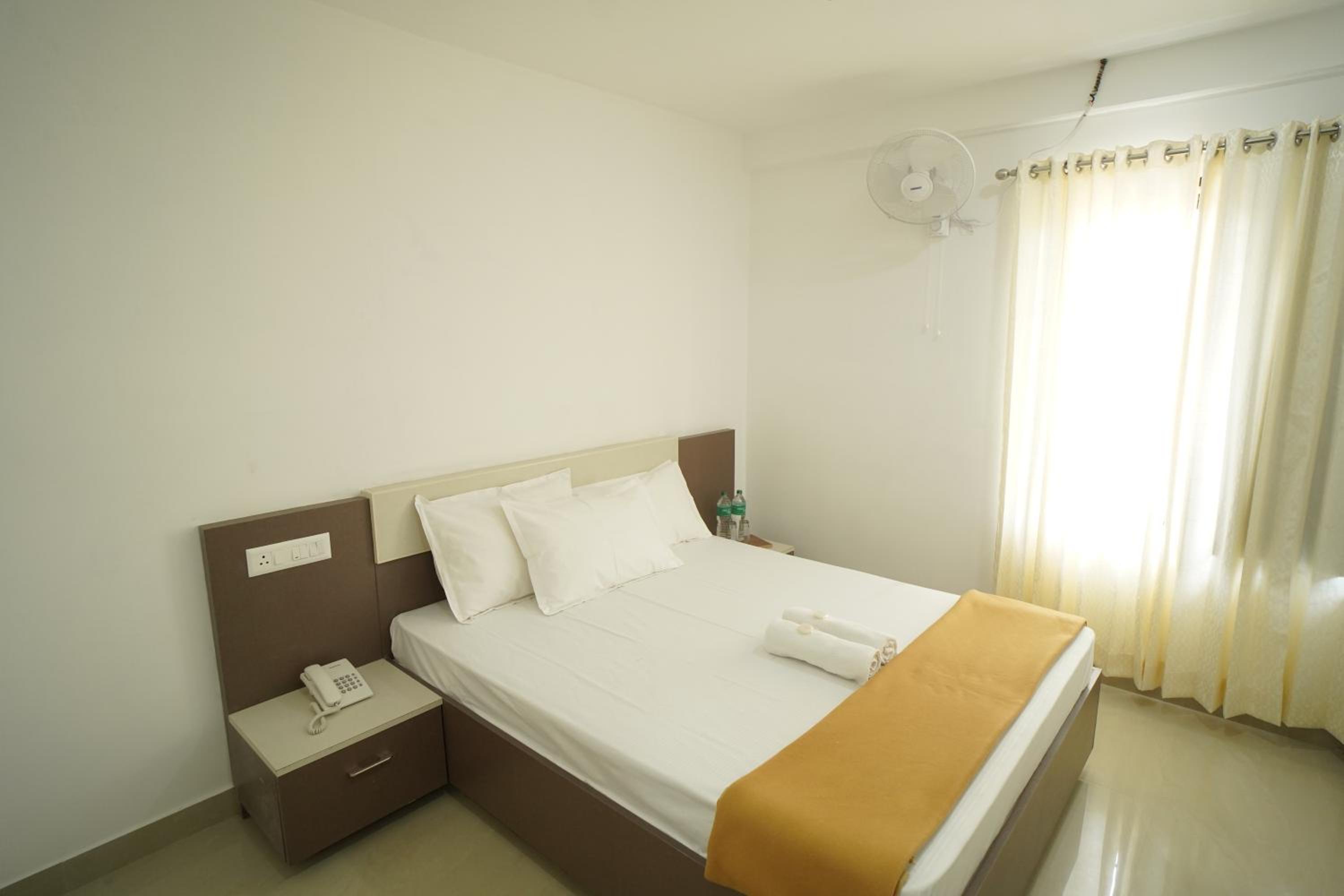 Standard Double Room with Fan - Photo 4