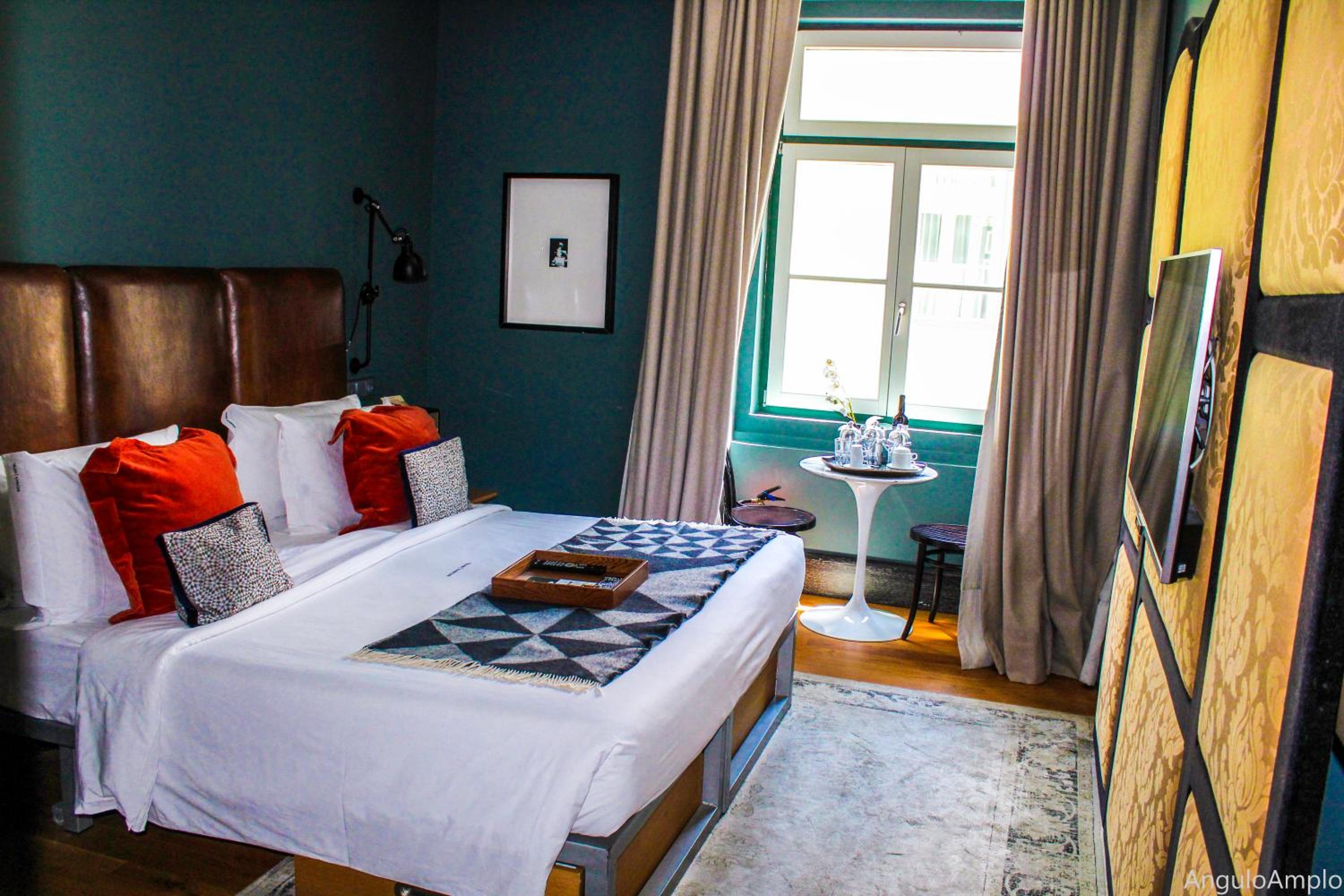 Small Room with street view - Photo 7