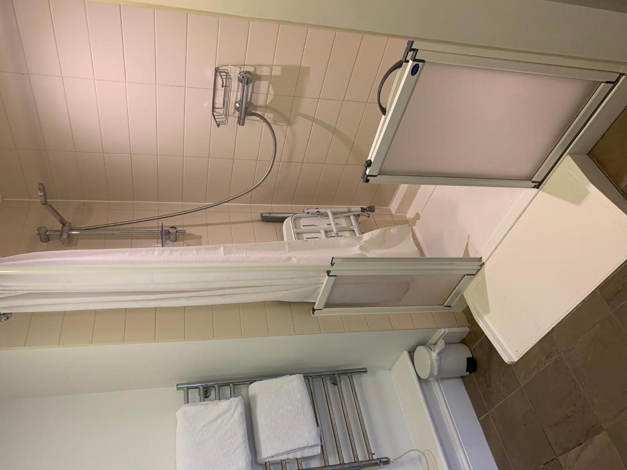 Large Twin Room photo 2
