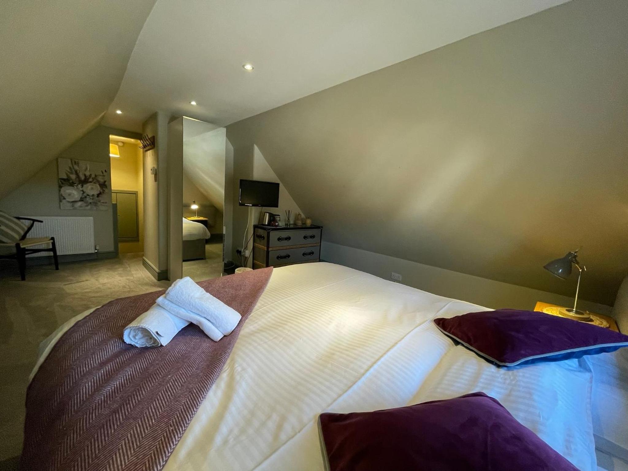 Deluxe Double or Twin Room with Shower photo 3