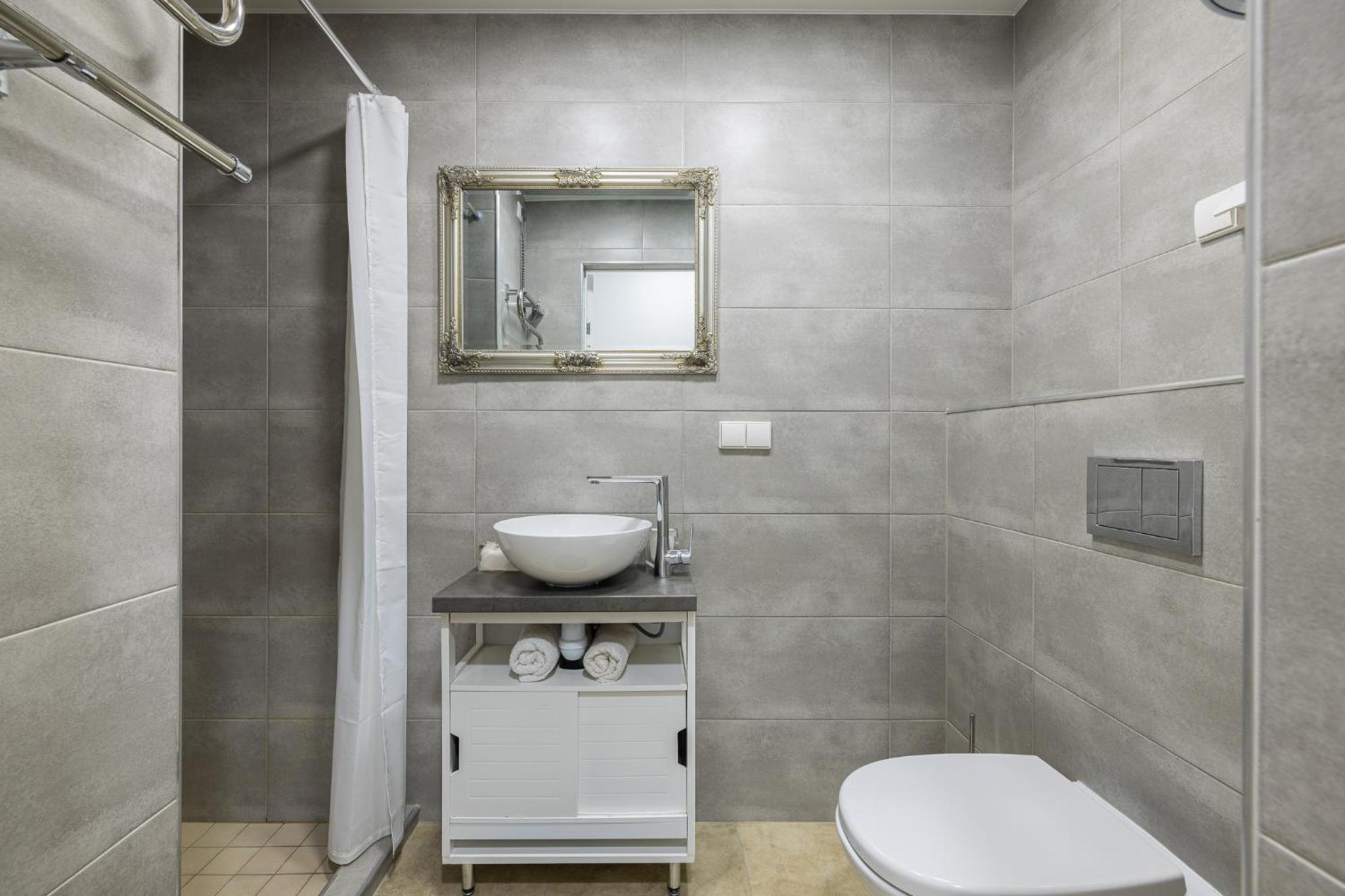 One-Bedroom Apartment - Photo 9