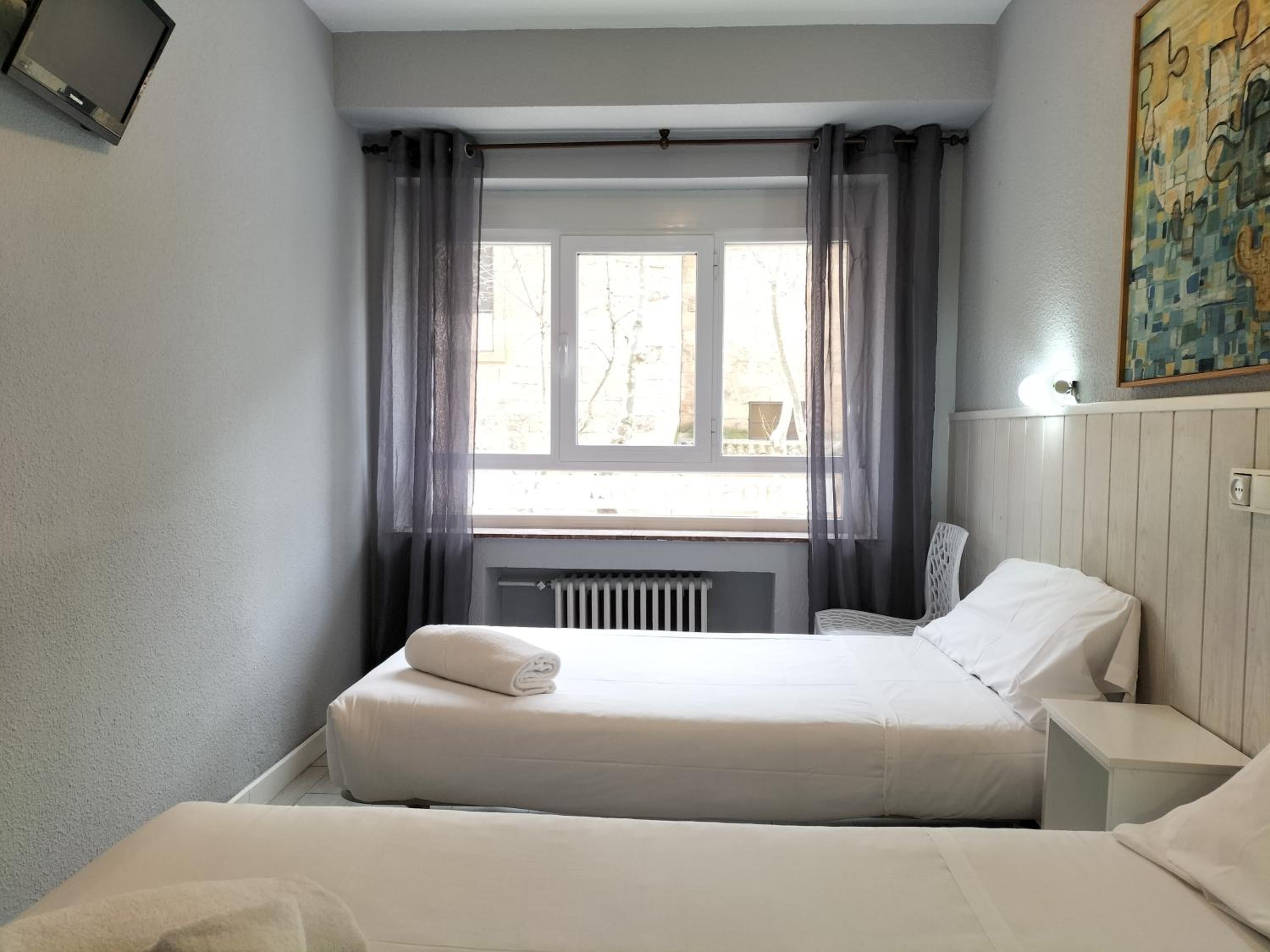 Twin Room with Shared Bathroom photo 3