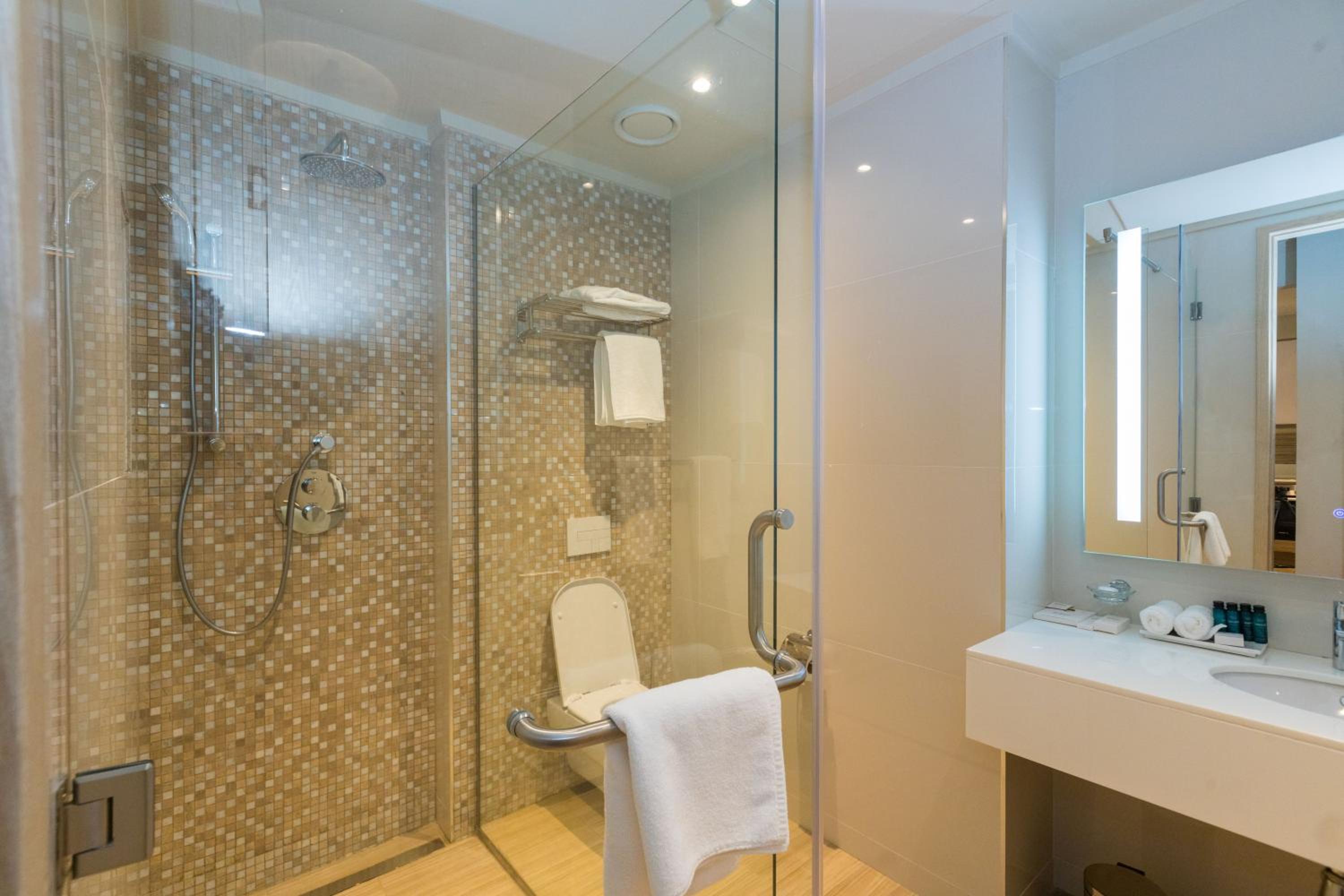 Two-Bedroom Suite - Photo 6