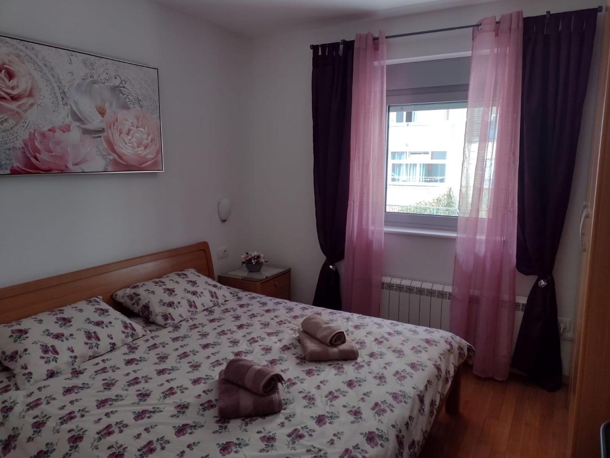 Double Room with Private Bathroom - Photo 12