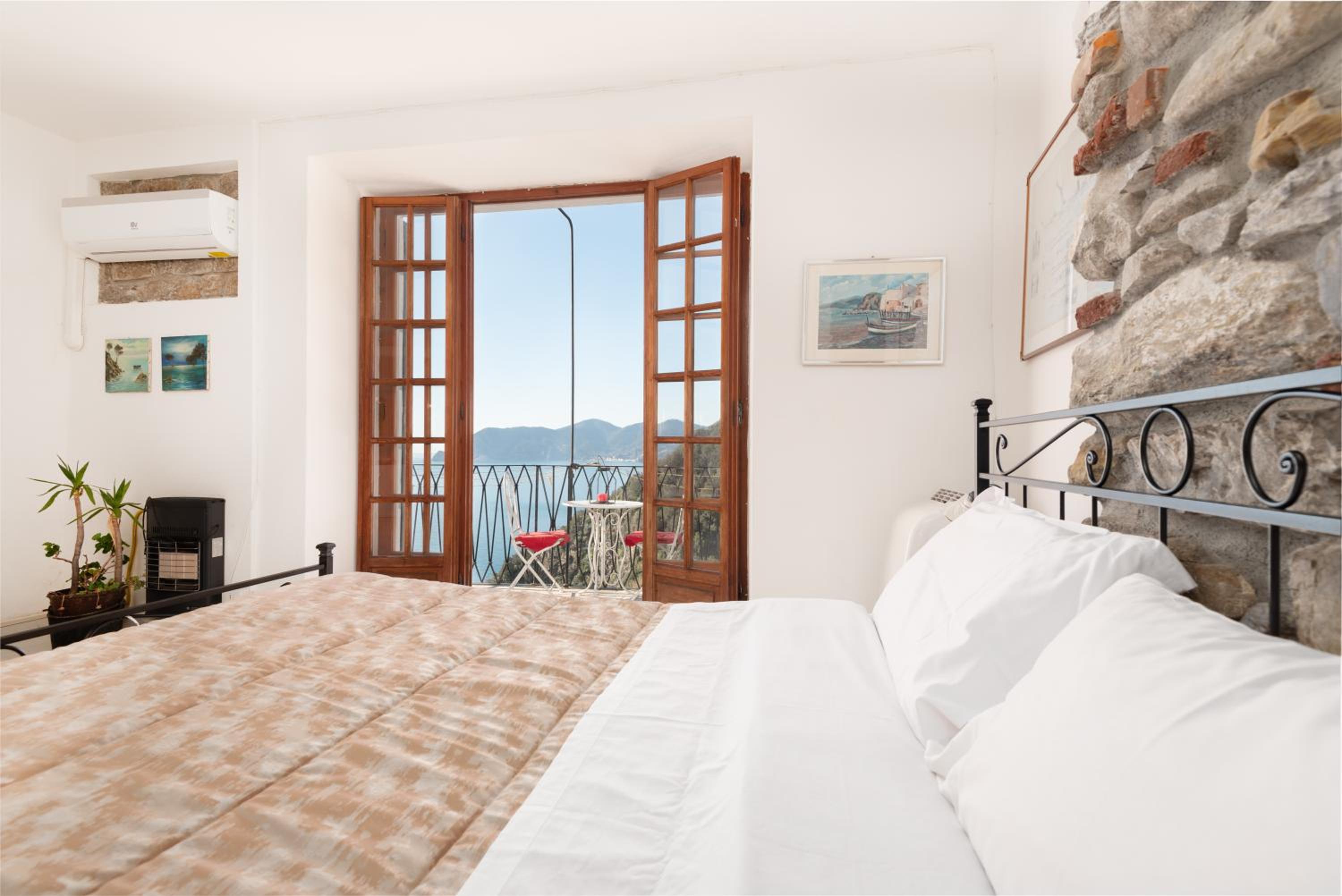 One-Bedroom Apartment with Sea View photo 1