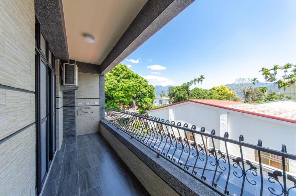 Queen Room with Balcony photo 3