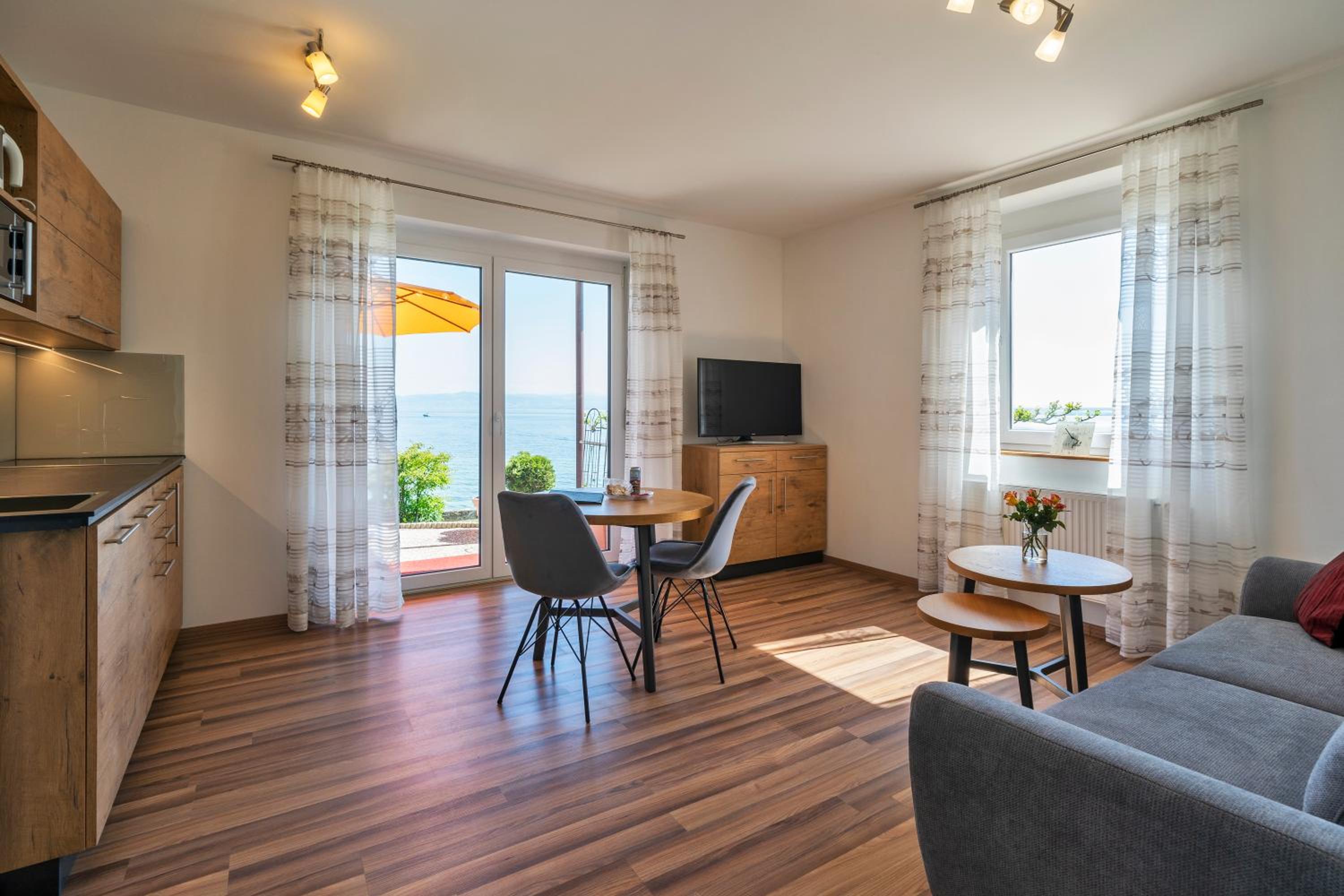 Apartment with Lake View photo 3