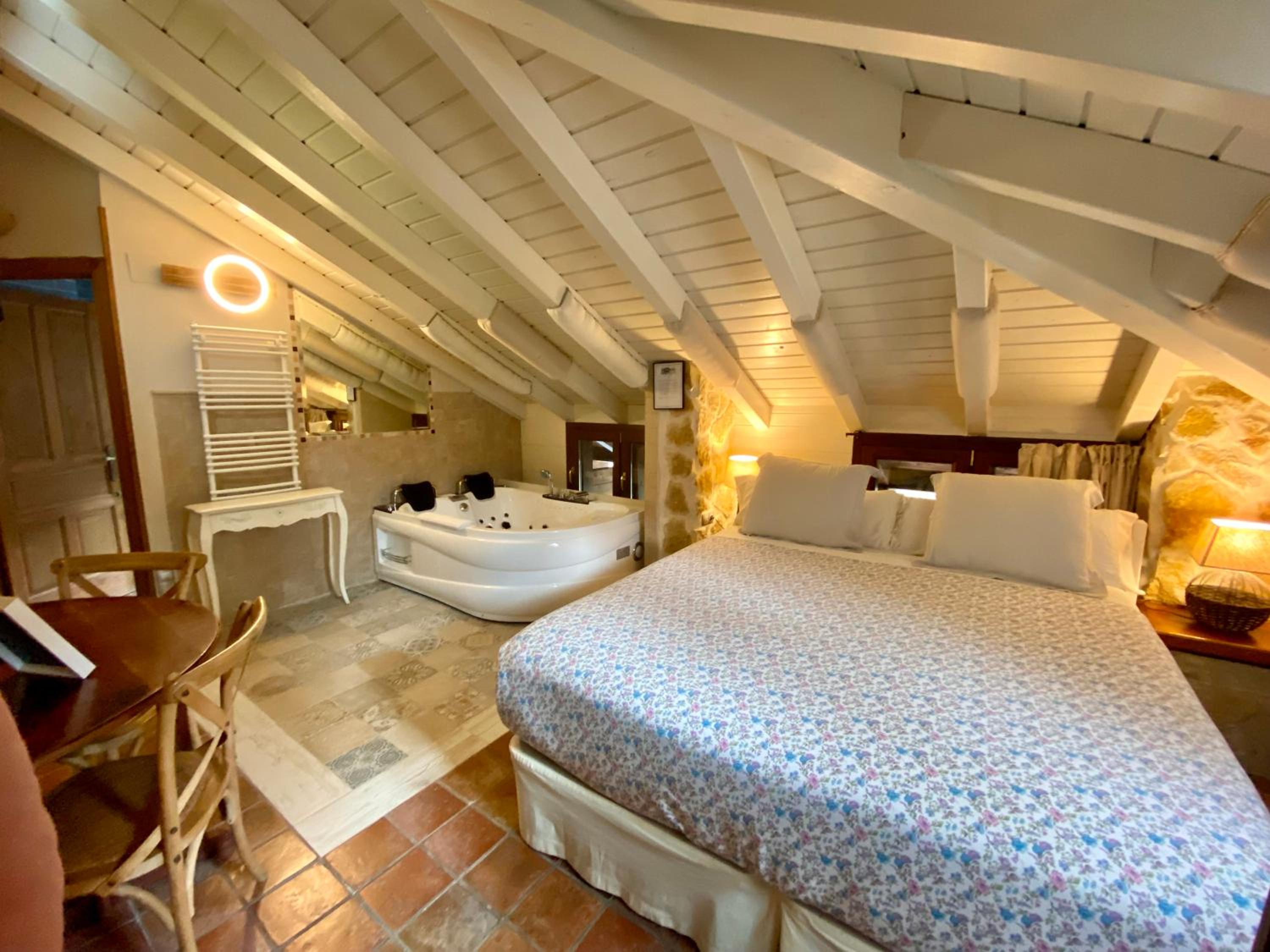 Habitación Doble con Bañera de Hidromasaje