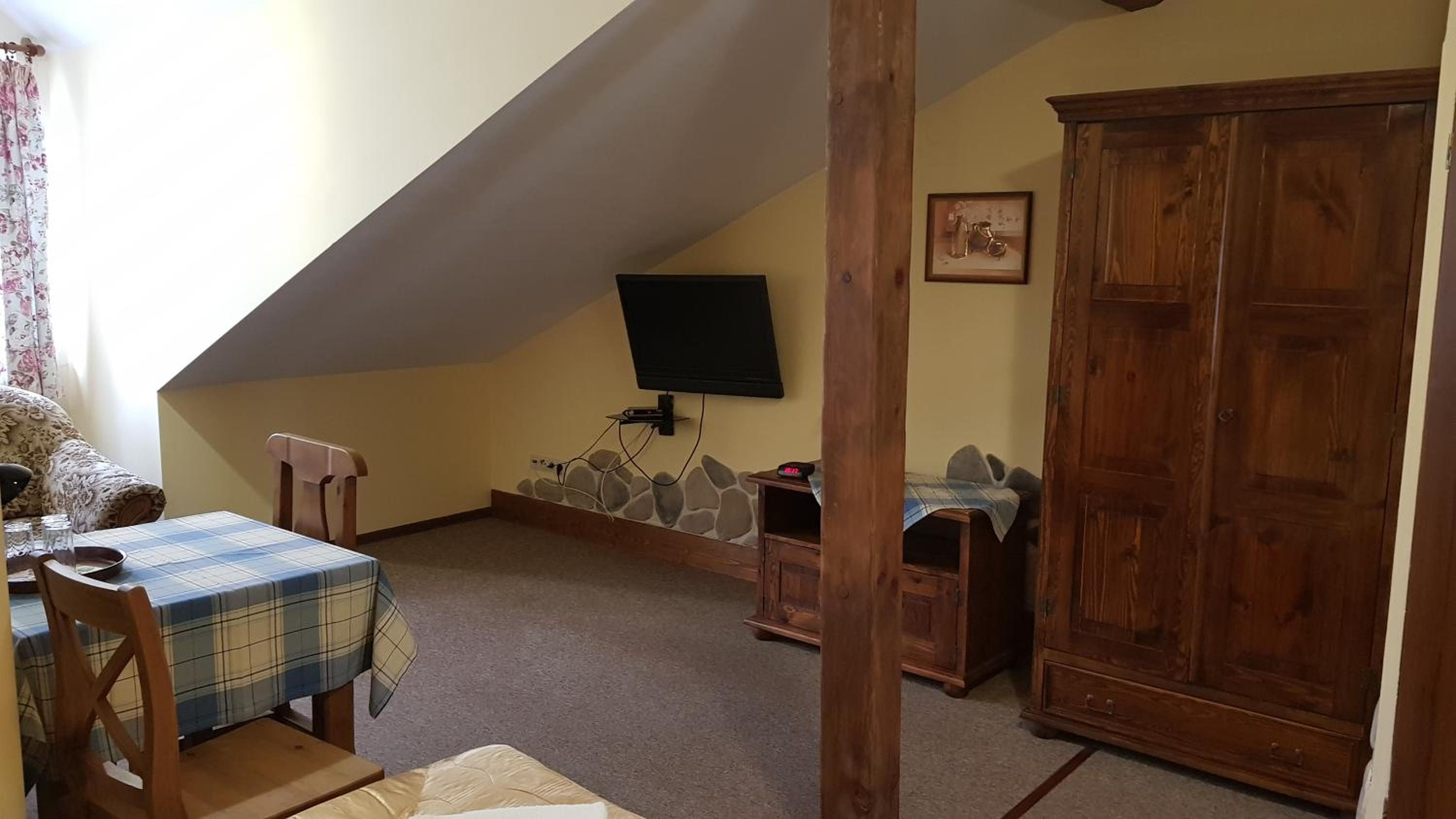 Standard Suite - Photo 6