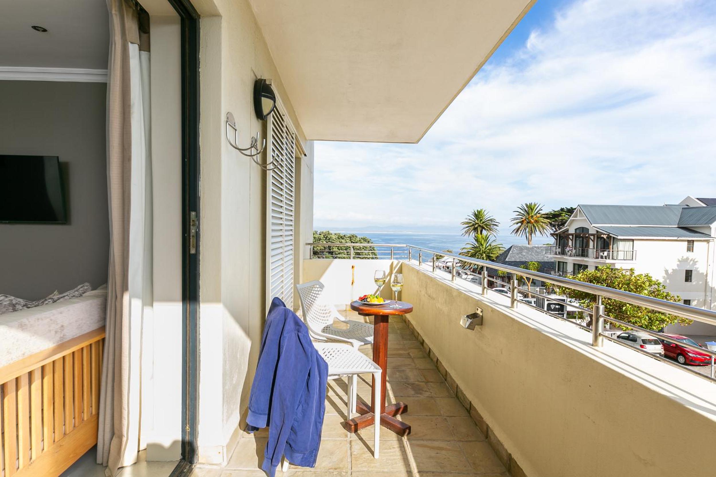 Family Room with Balcony - Photo 7