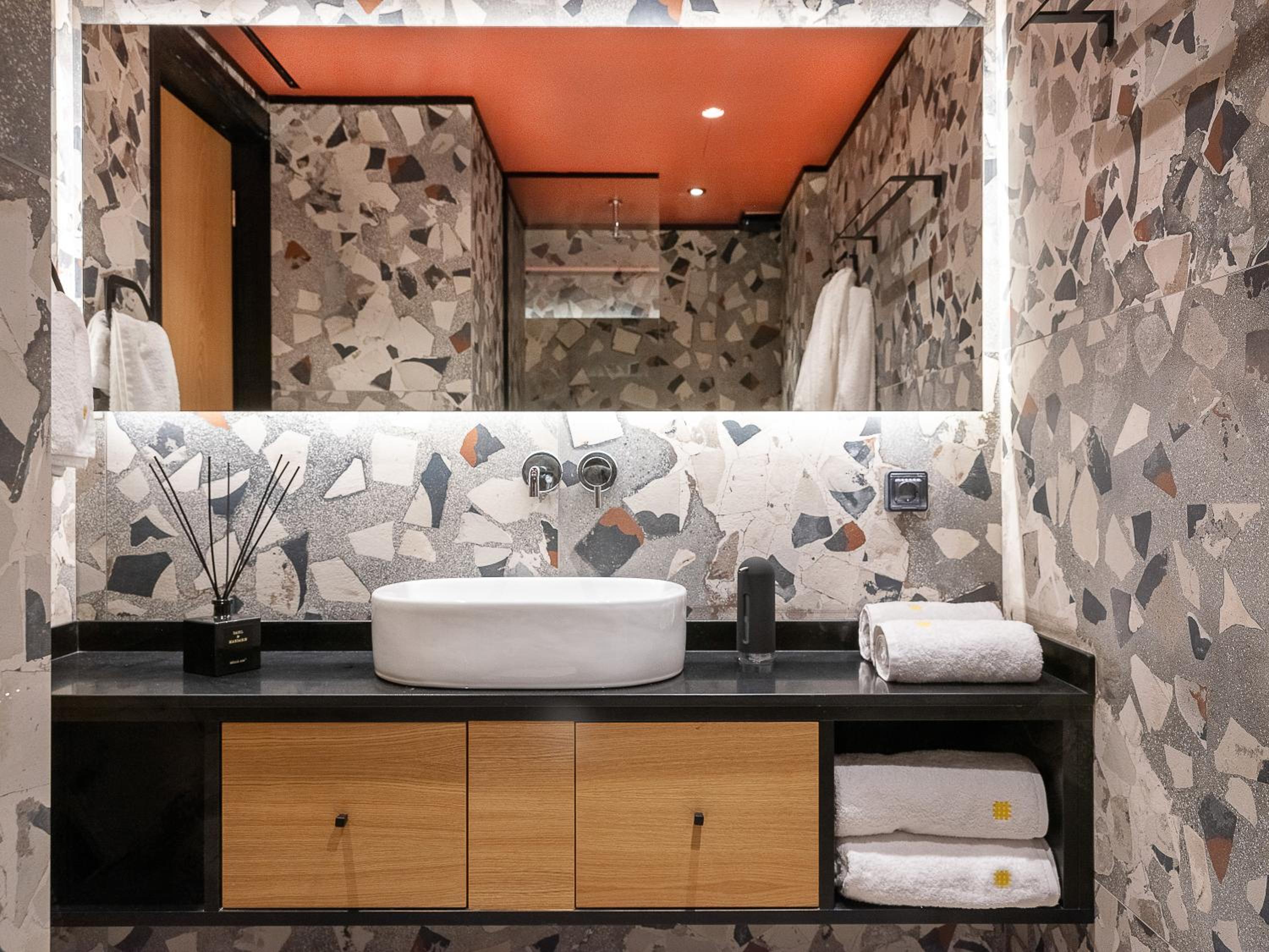 Exclusive City Escape Suite - Photo 26