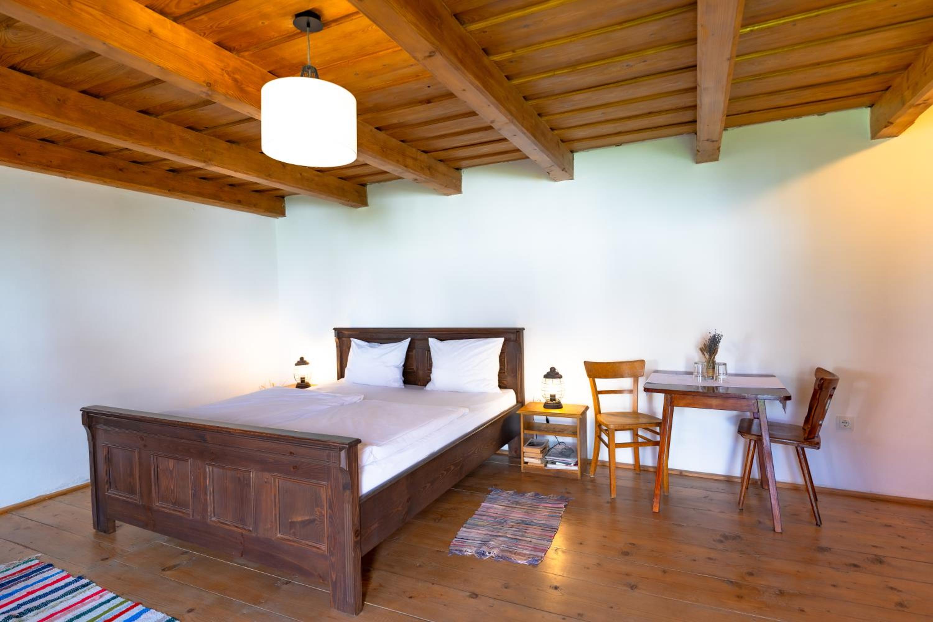Studio Apartment - Photo 8