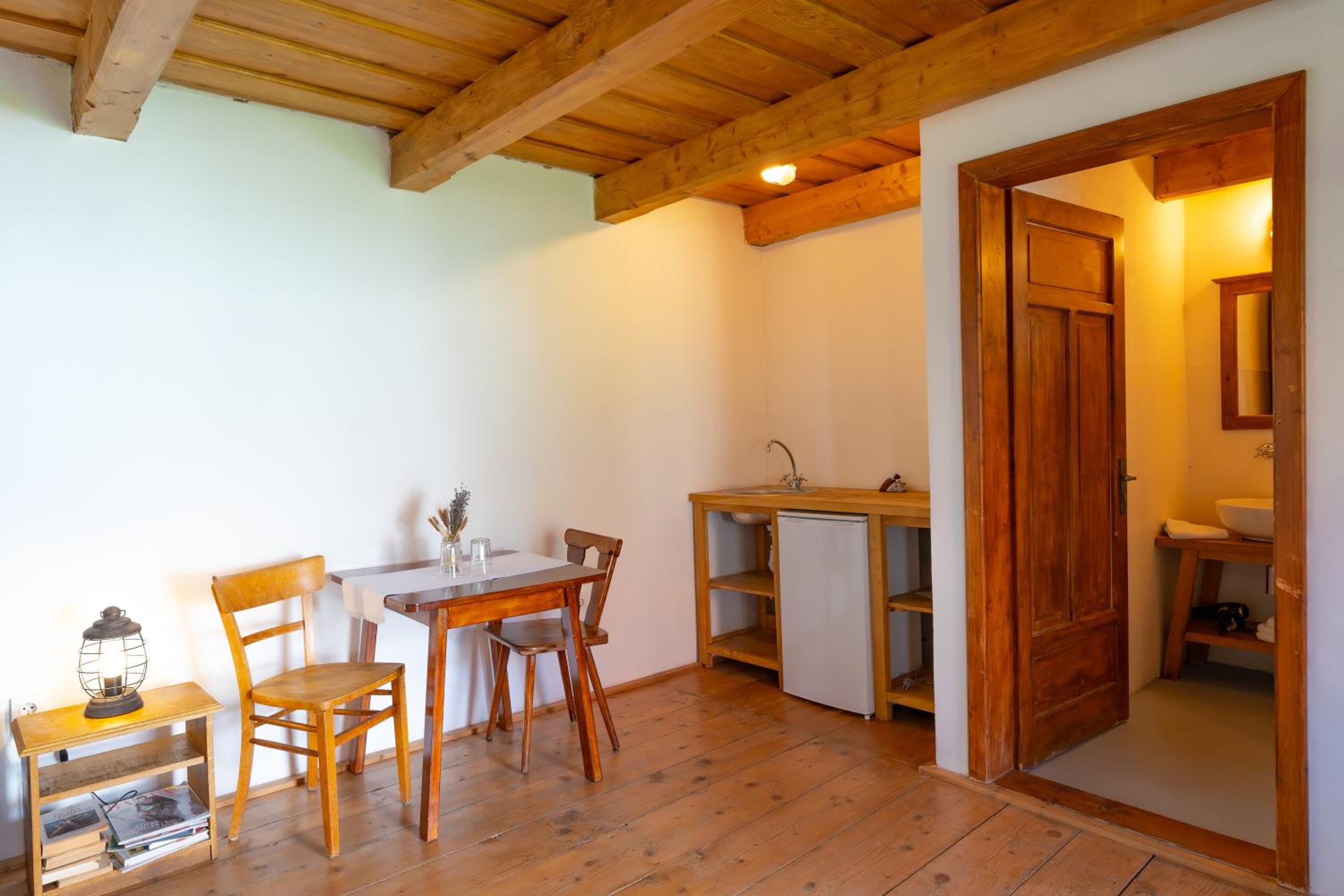 Studio Apartment - Photo 2