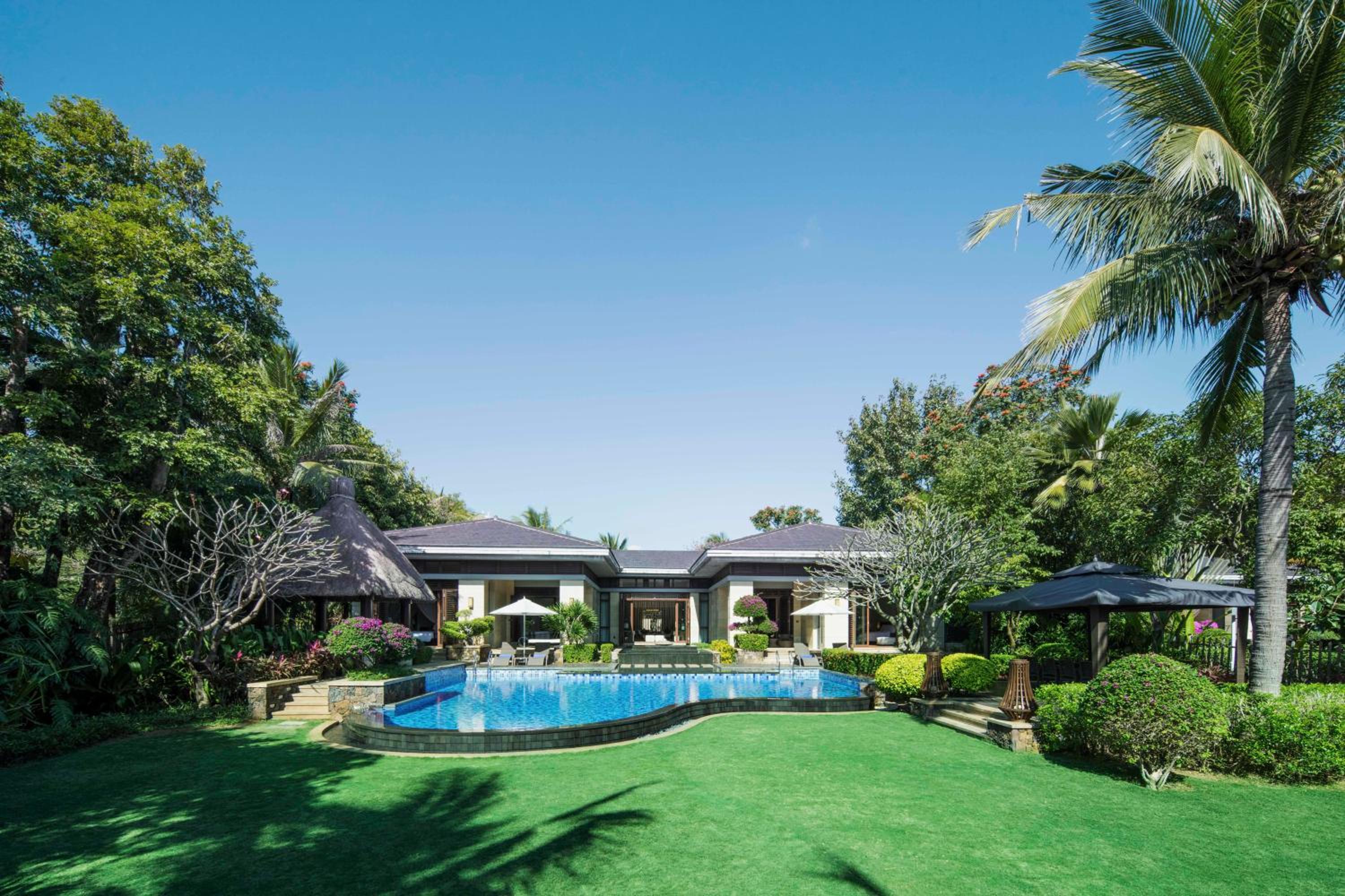 Four-Bedroom Villa with Outdoor Private Pool thumbnail 6