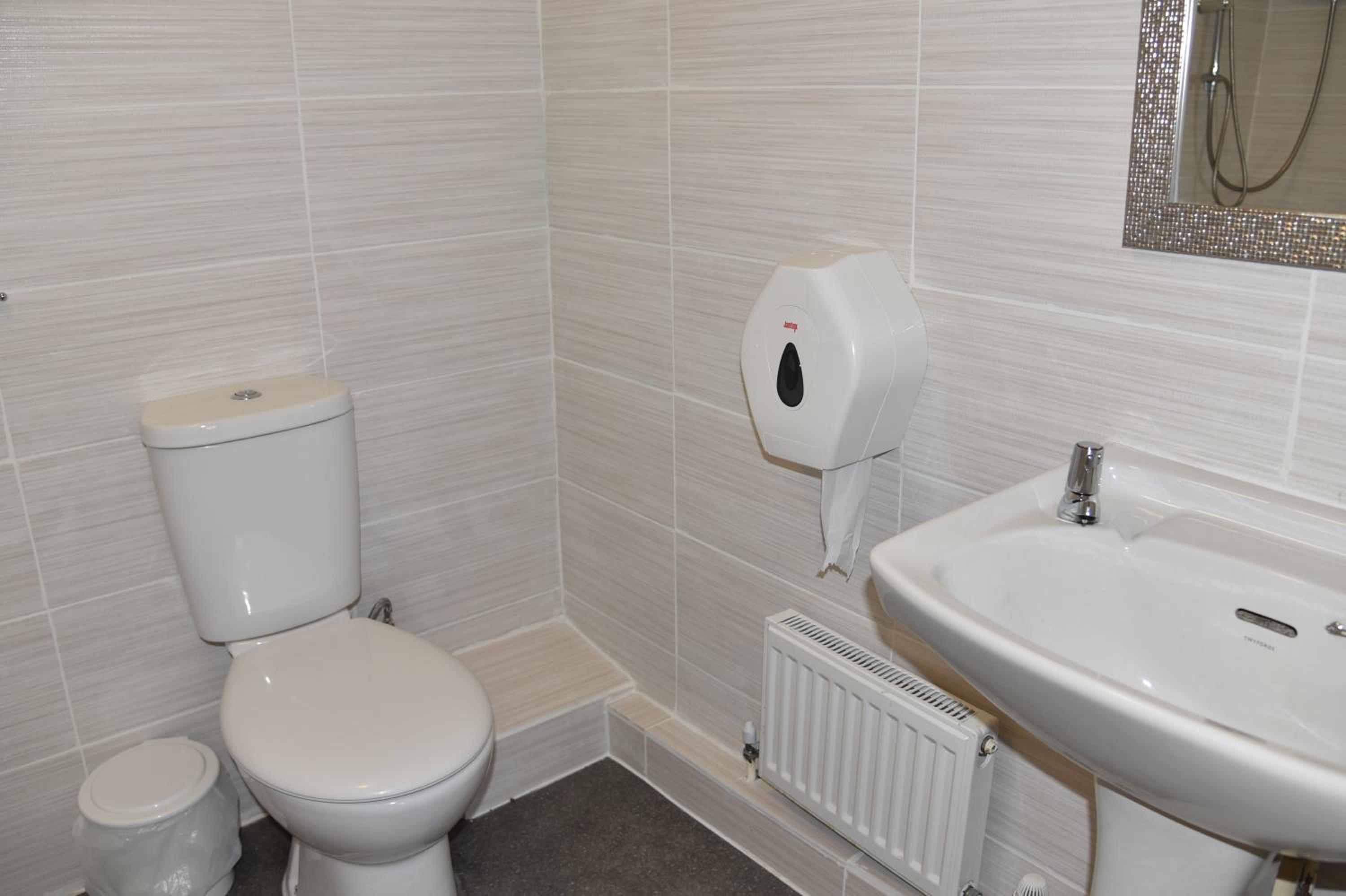 Budget Double Room - Photo 2