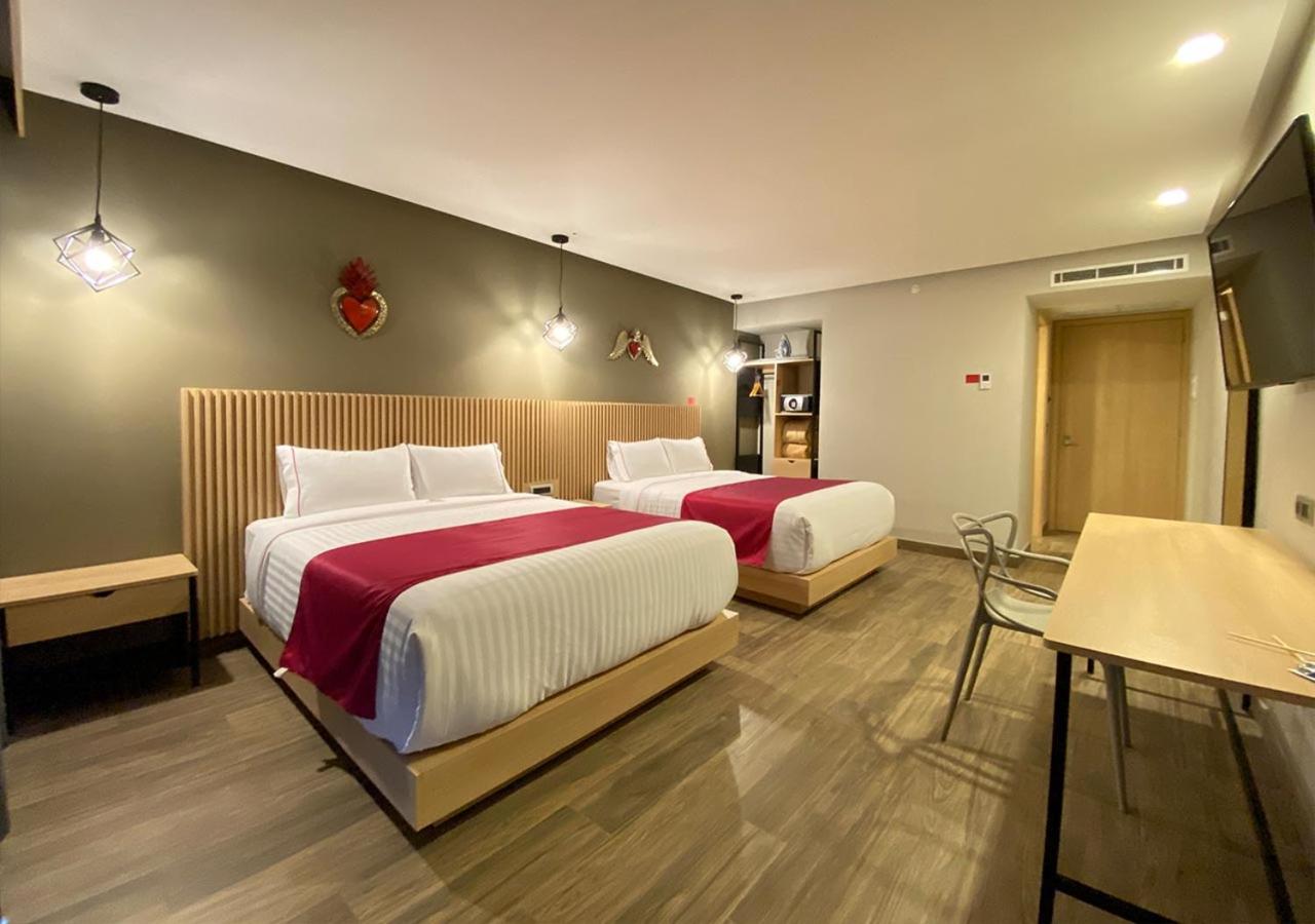 Standard Queen Room with Two Queen Beds - Non-Smoking photo 2