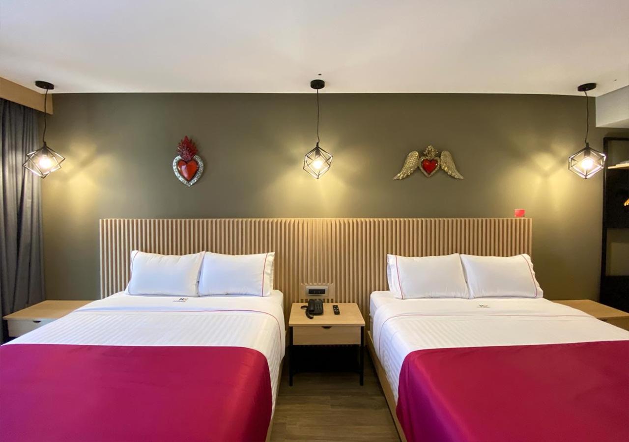 Standard Queen Room with Two Queen Beds - Non-Smoking photo 3