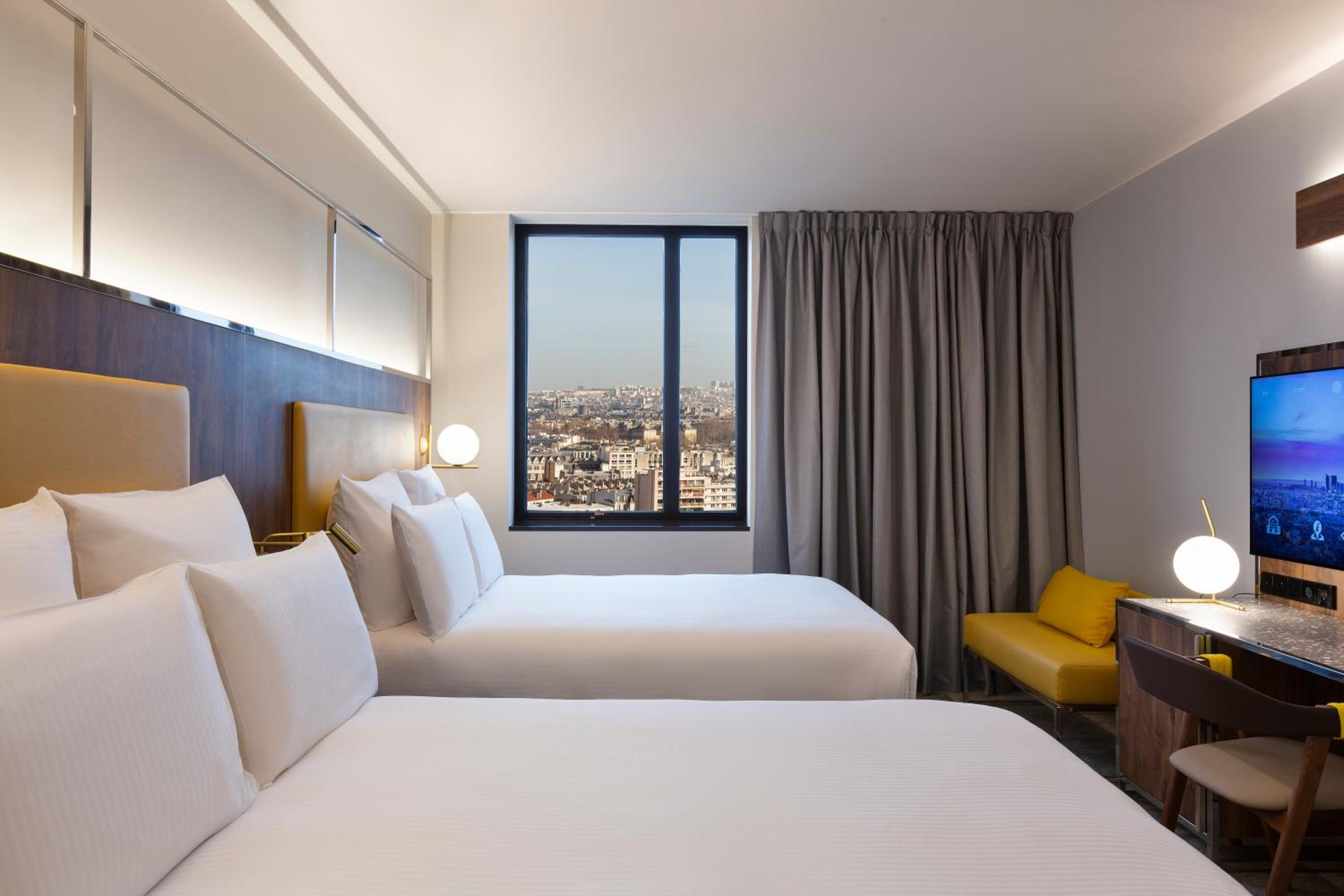 Deluxe Premium Family Twin Room with Two Communicating Room and City View thumbnail 5