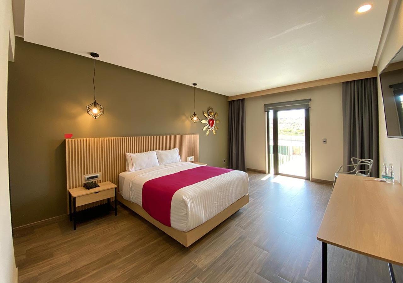 Standard King Room - Non-Smoking