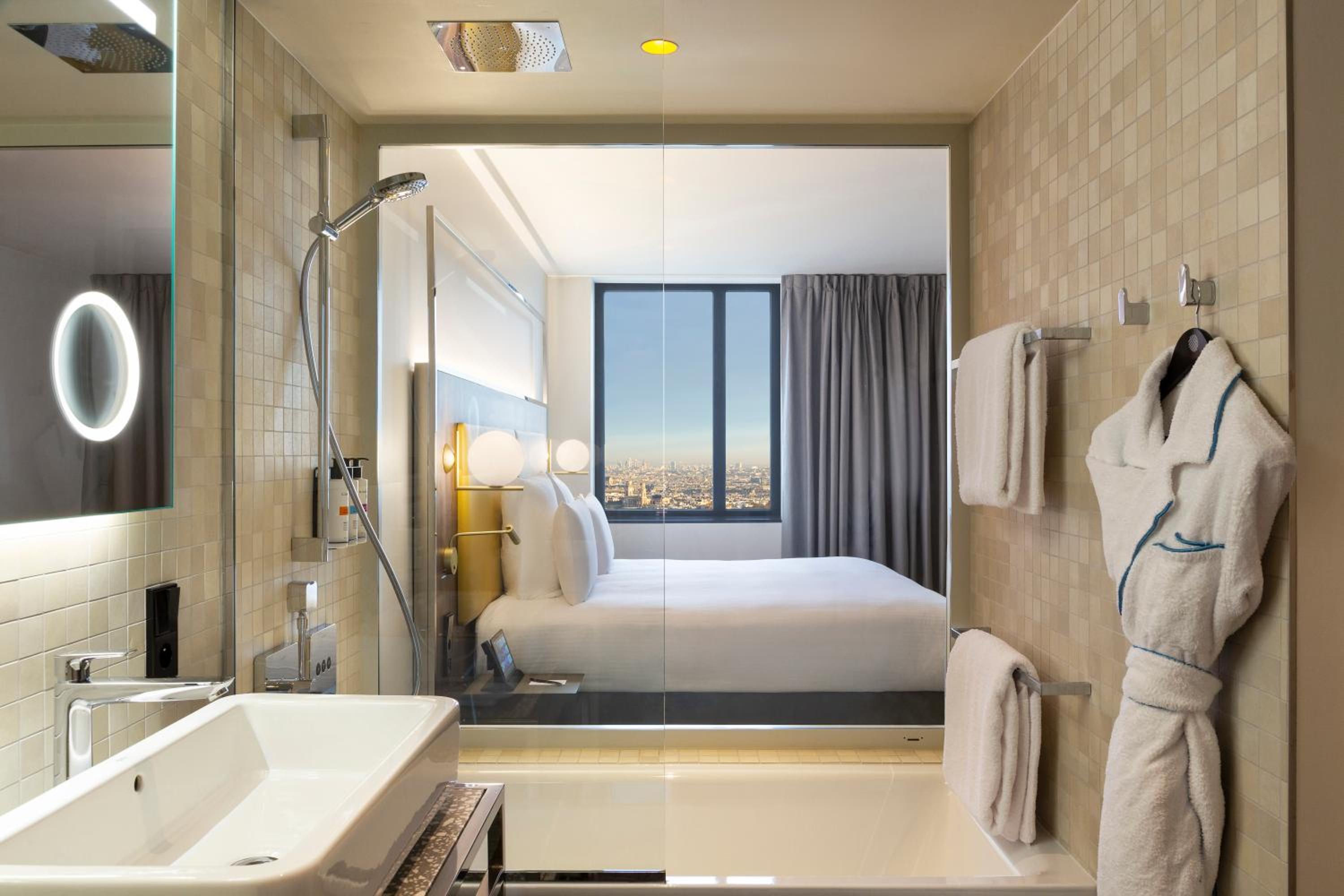 Deluxe Suite with one King Size Bed and one Sofa with City View thumbnail 6