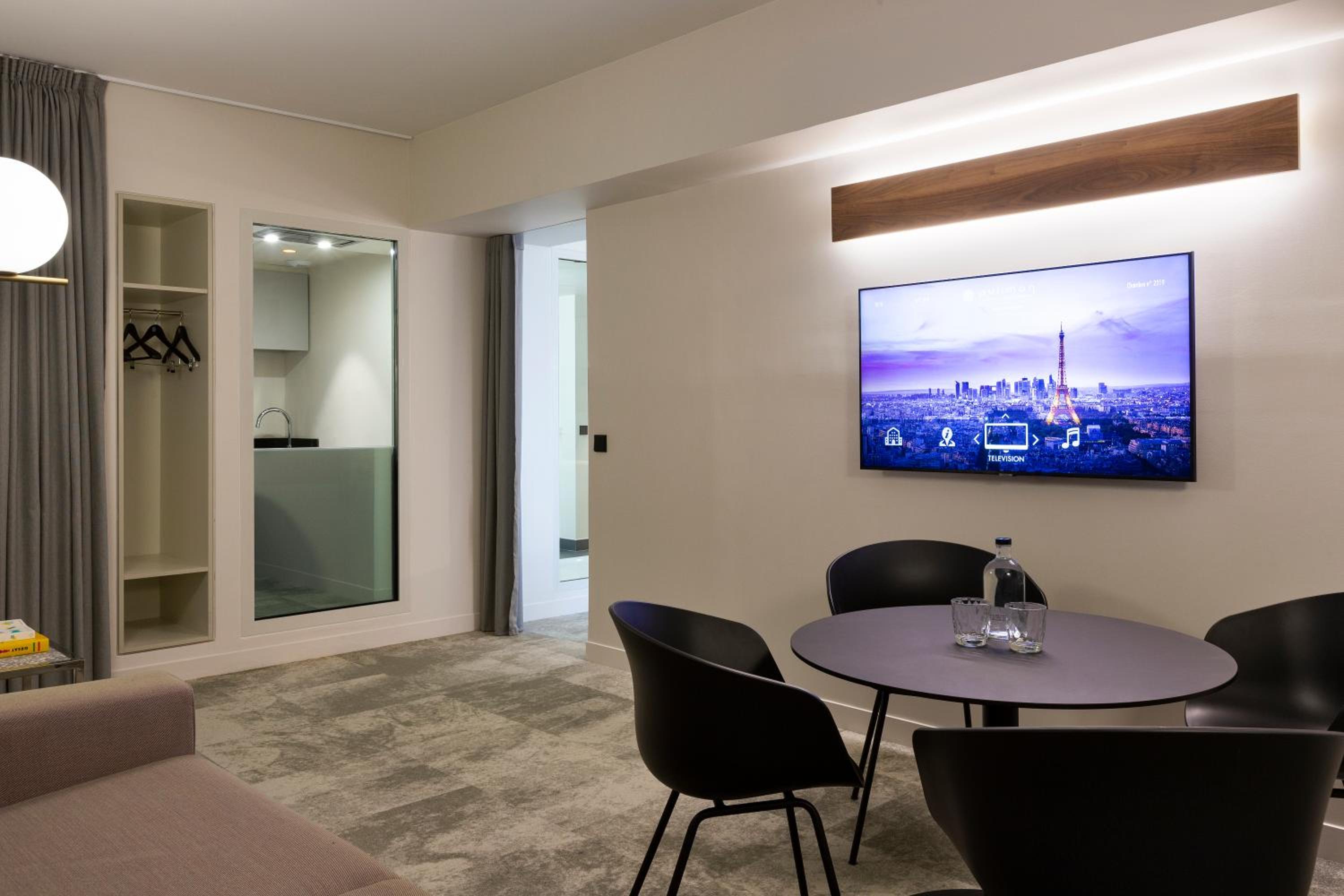 Apartment with Living Room and View thumbnail 6