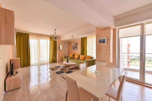 Two-Bedroom Apartment - Photo 1