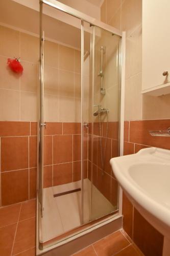 Two-Bedroom Apartment - Photo 3