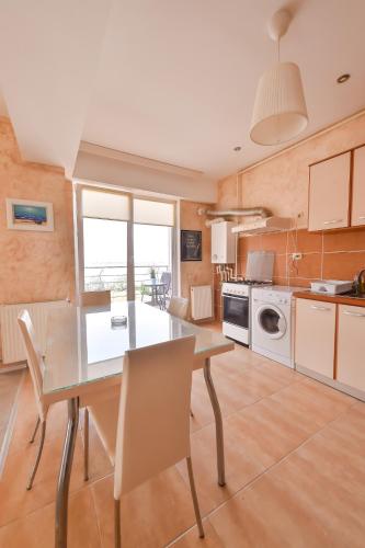 Two-Bedroom Apartment - Photo 7