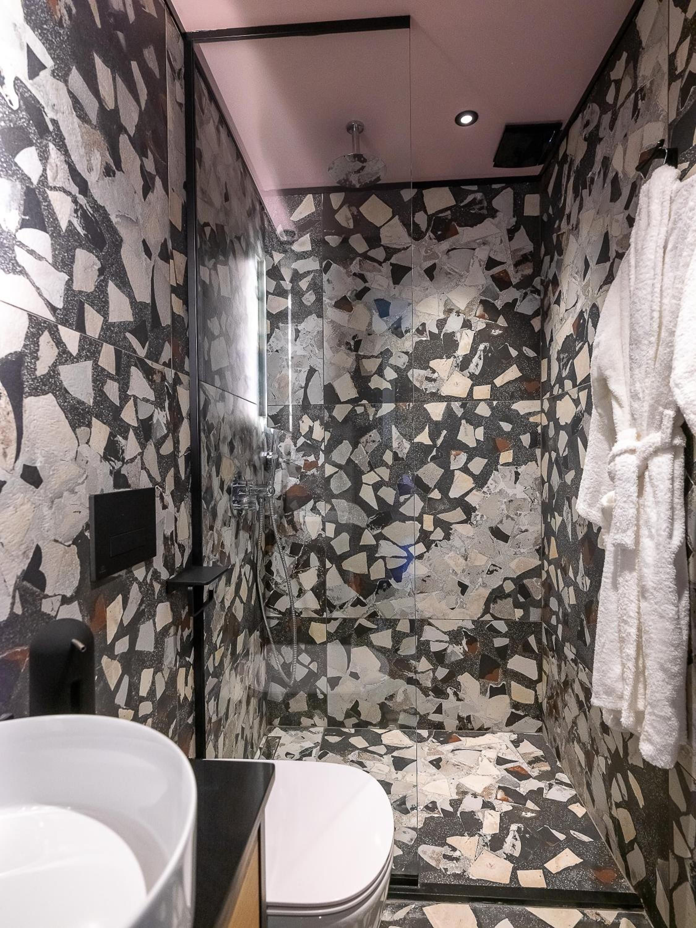 Signature Penthouse Suite - Photo 14