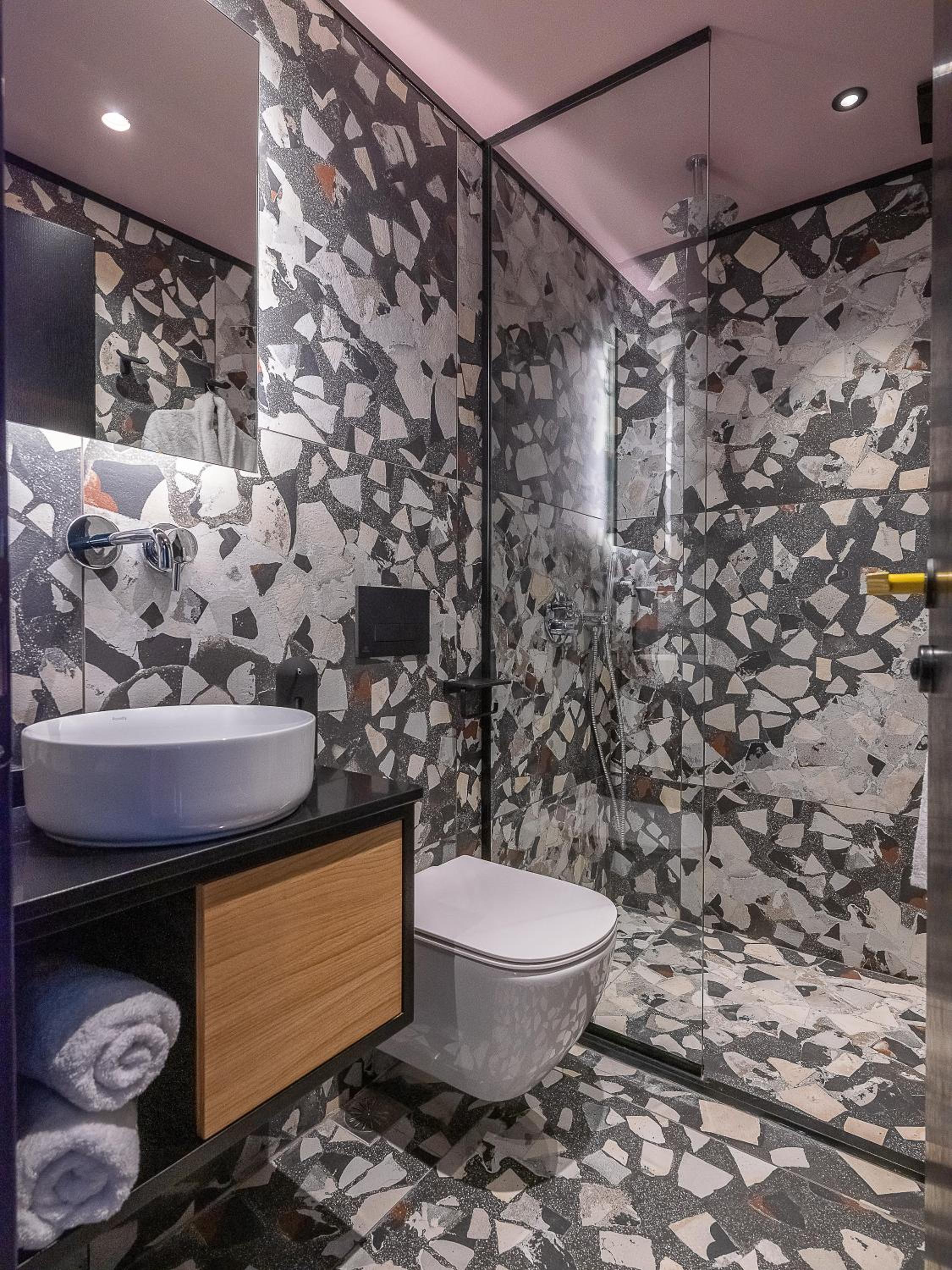 Signature Penthouse Suite - Photo 13