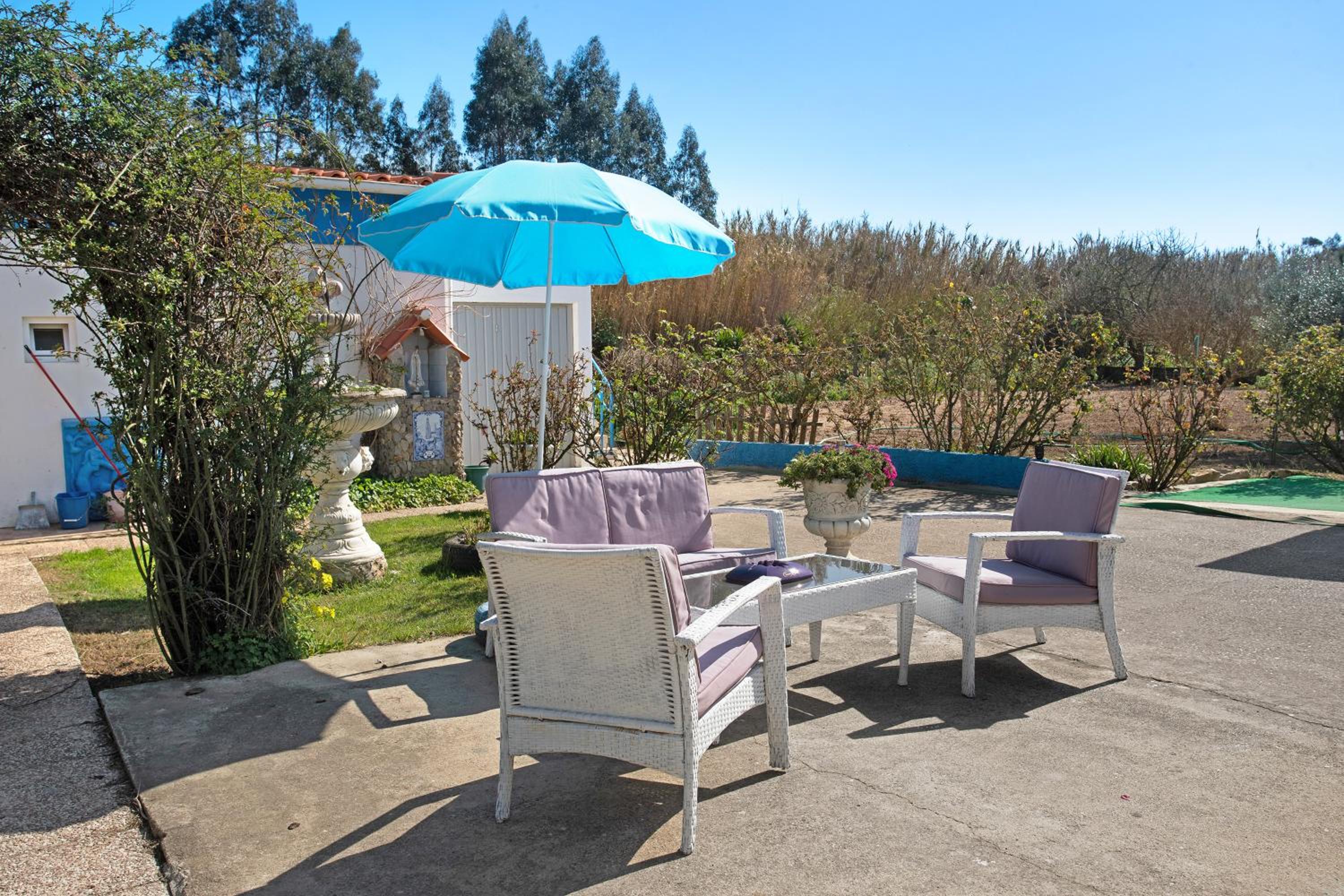 Two-Bedroom Deluxe Apartment with Garden View photo 2