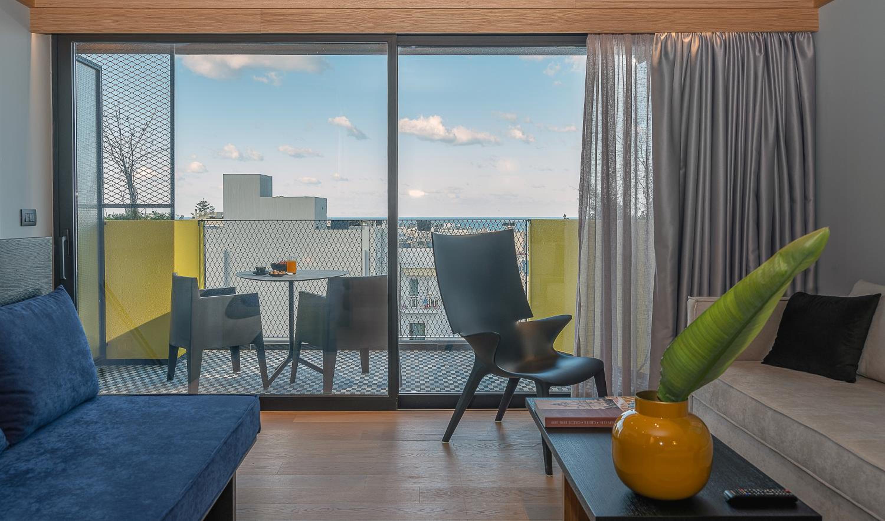 Signature Penthouse Suite - Photo 16