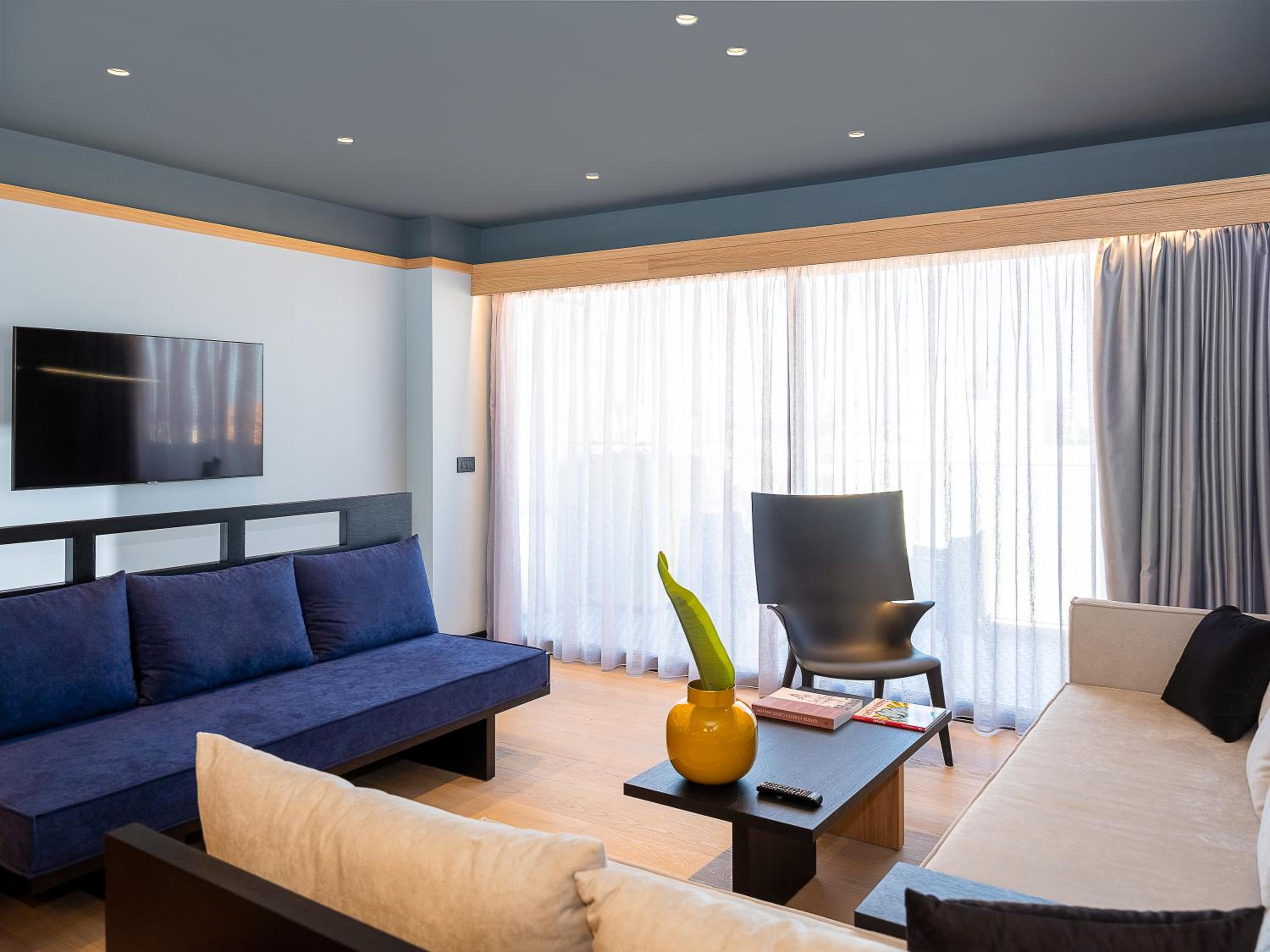 Signature Penthouse Suite - Photo 12