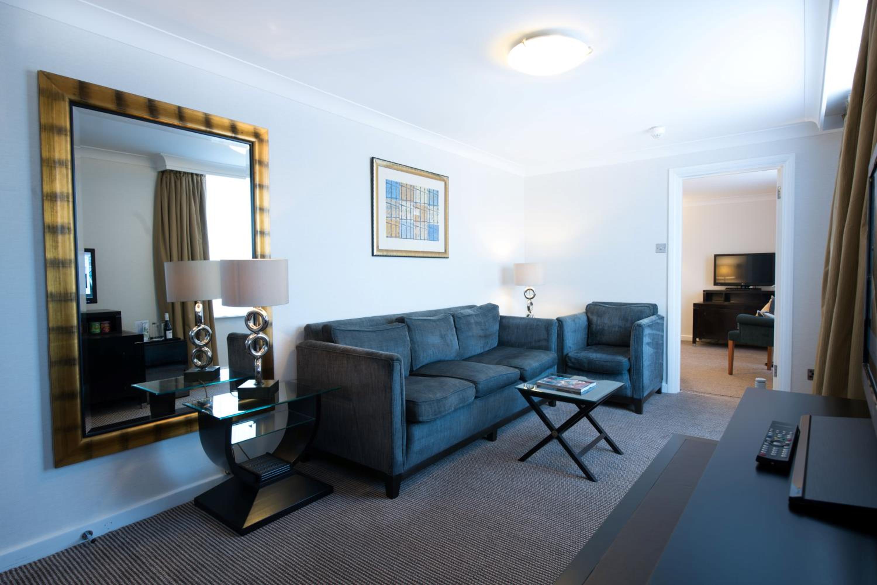 One-Bedroom King Suite thumbnail 6