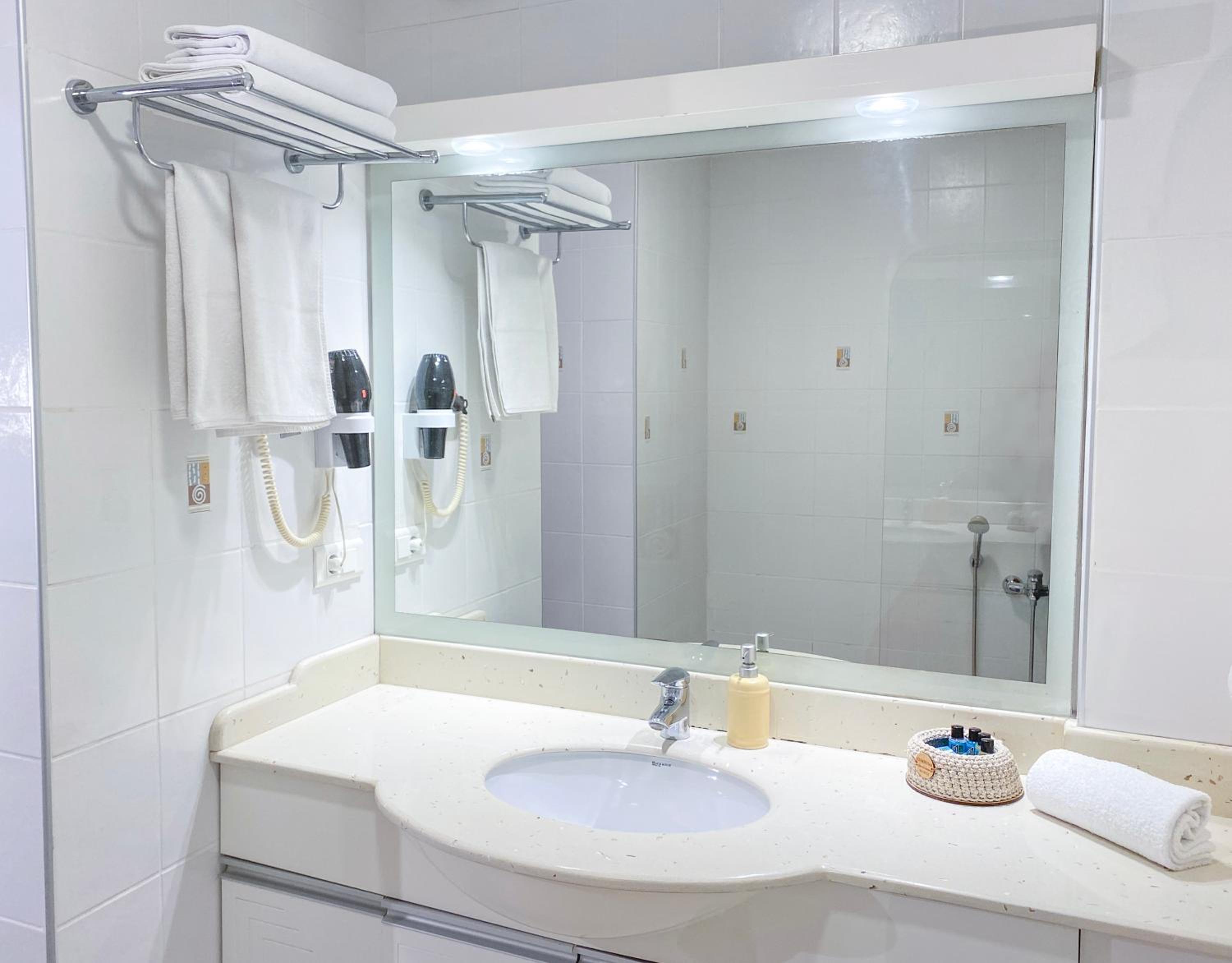 Standard Double or Twin Room photo 3
