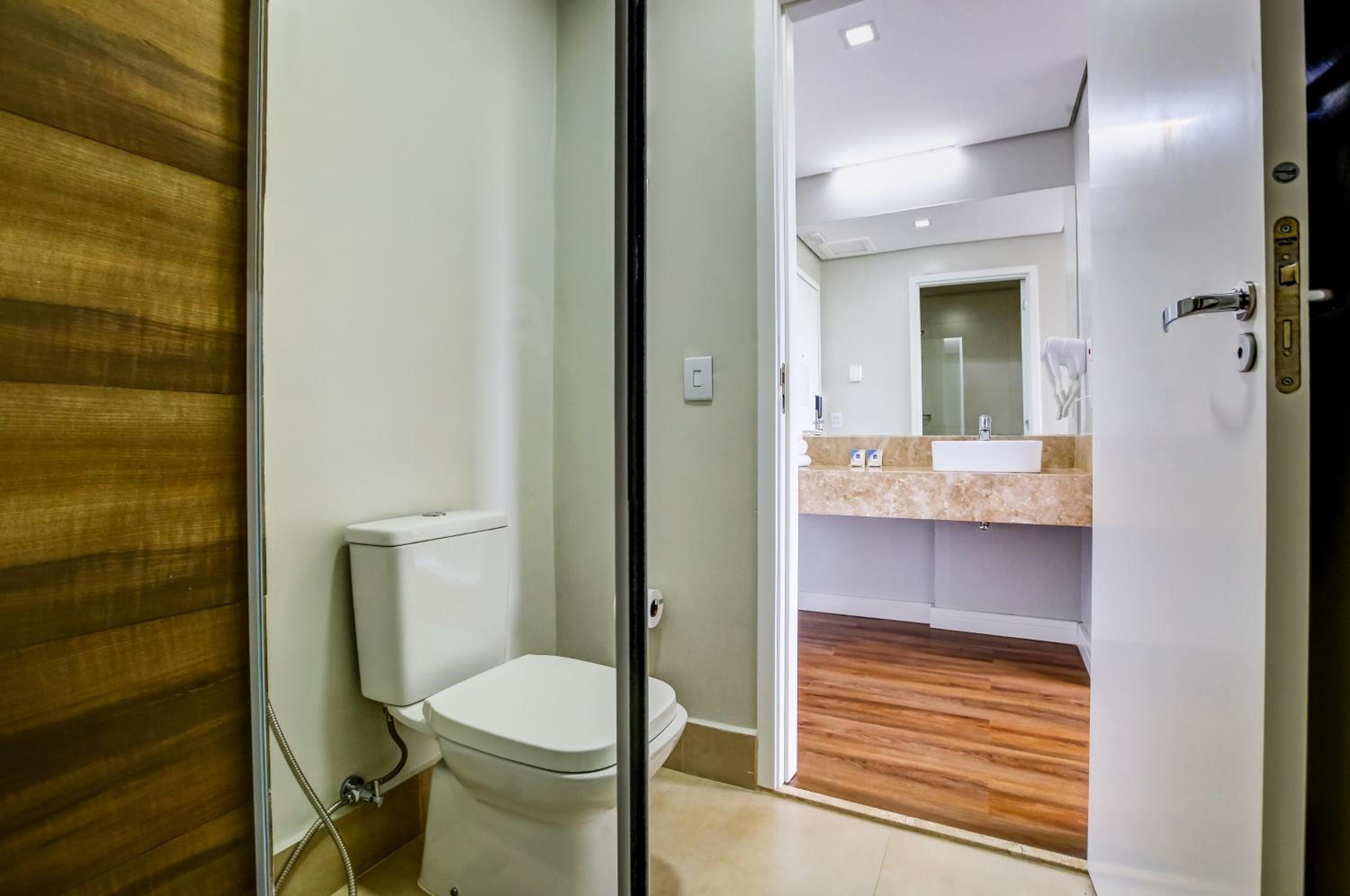 Standard Queen Room - Photo 4