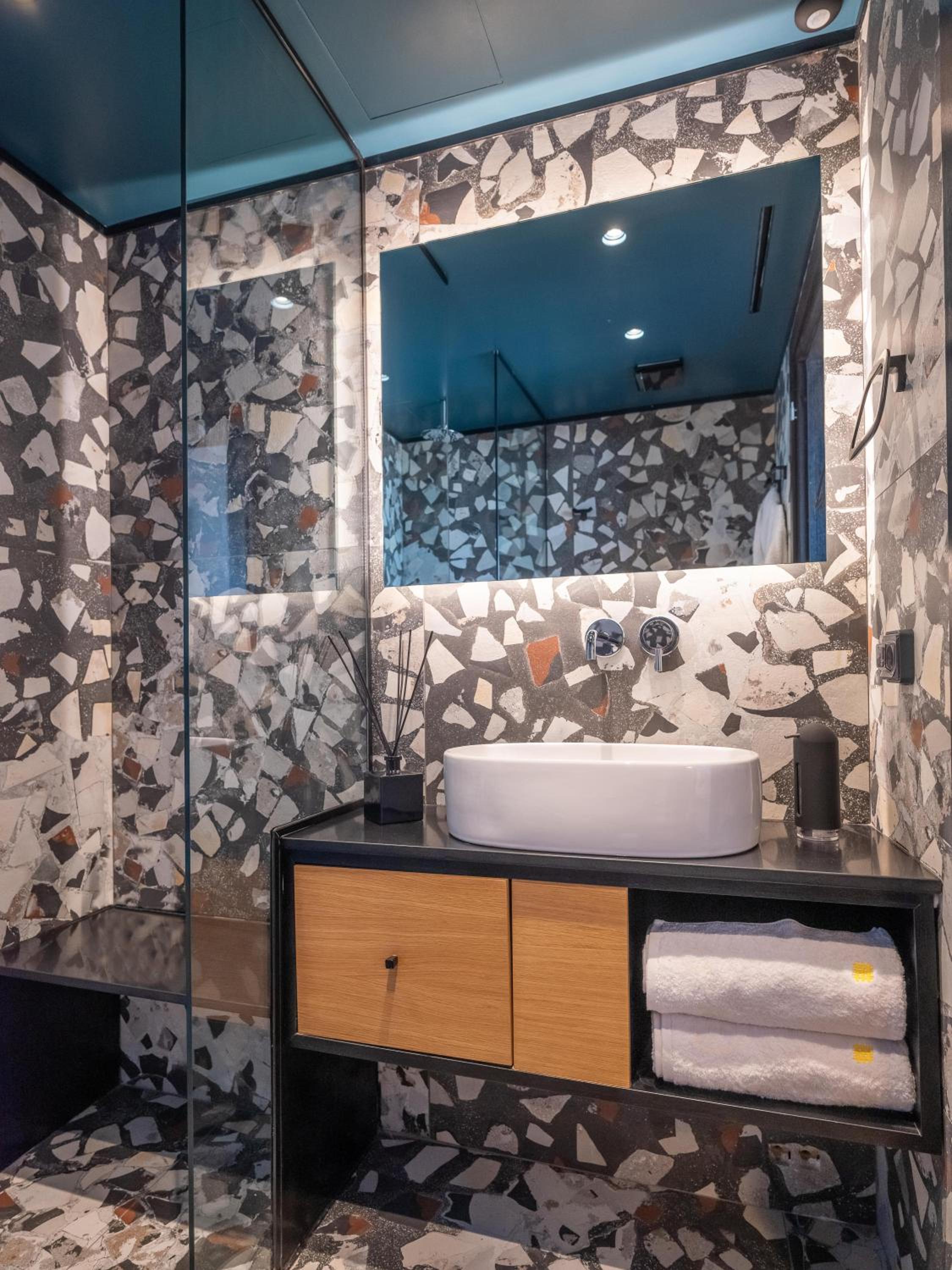 Signature Penthouse Suite - Photo 8