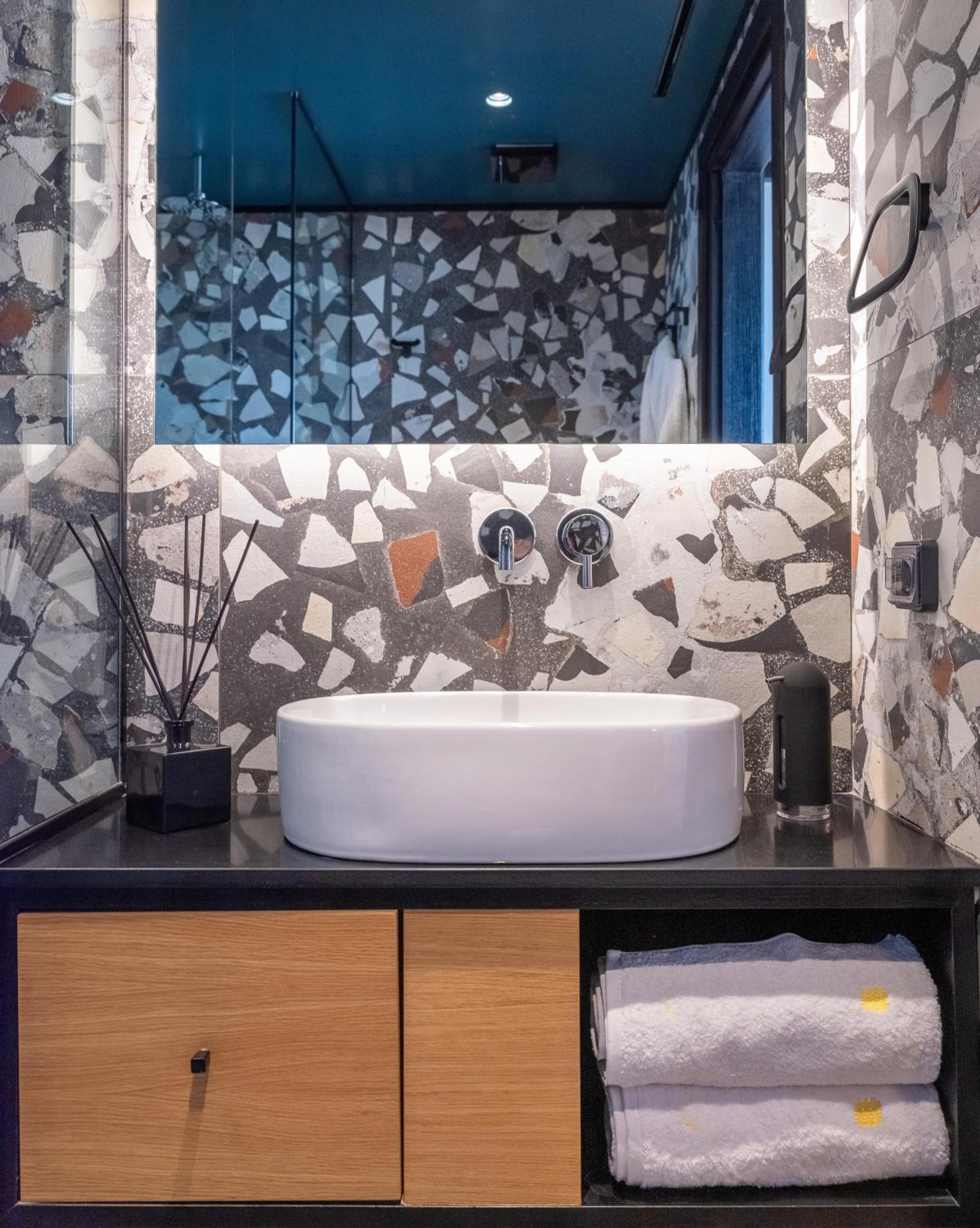 Signature Penthouse Suite - Photo 9