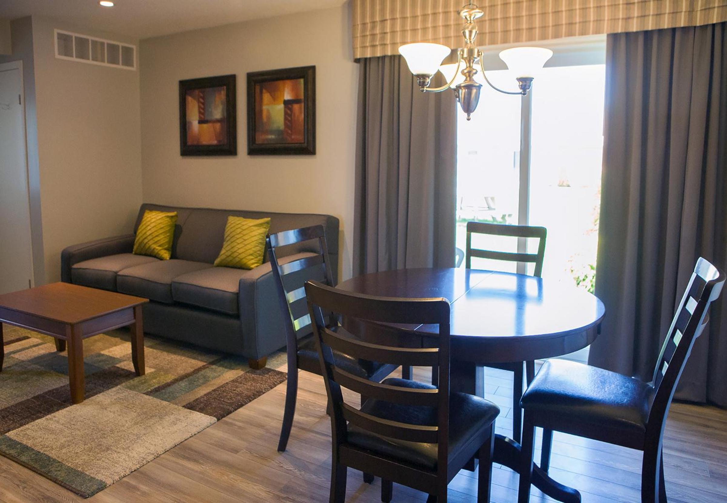 Two-Bedroom Superior Suite with One King and One Queen Bed - Pool View/Non-Smoking - Photo 2