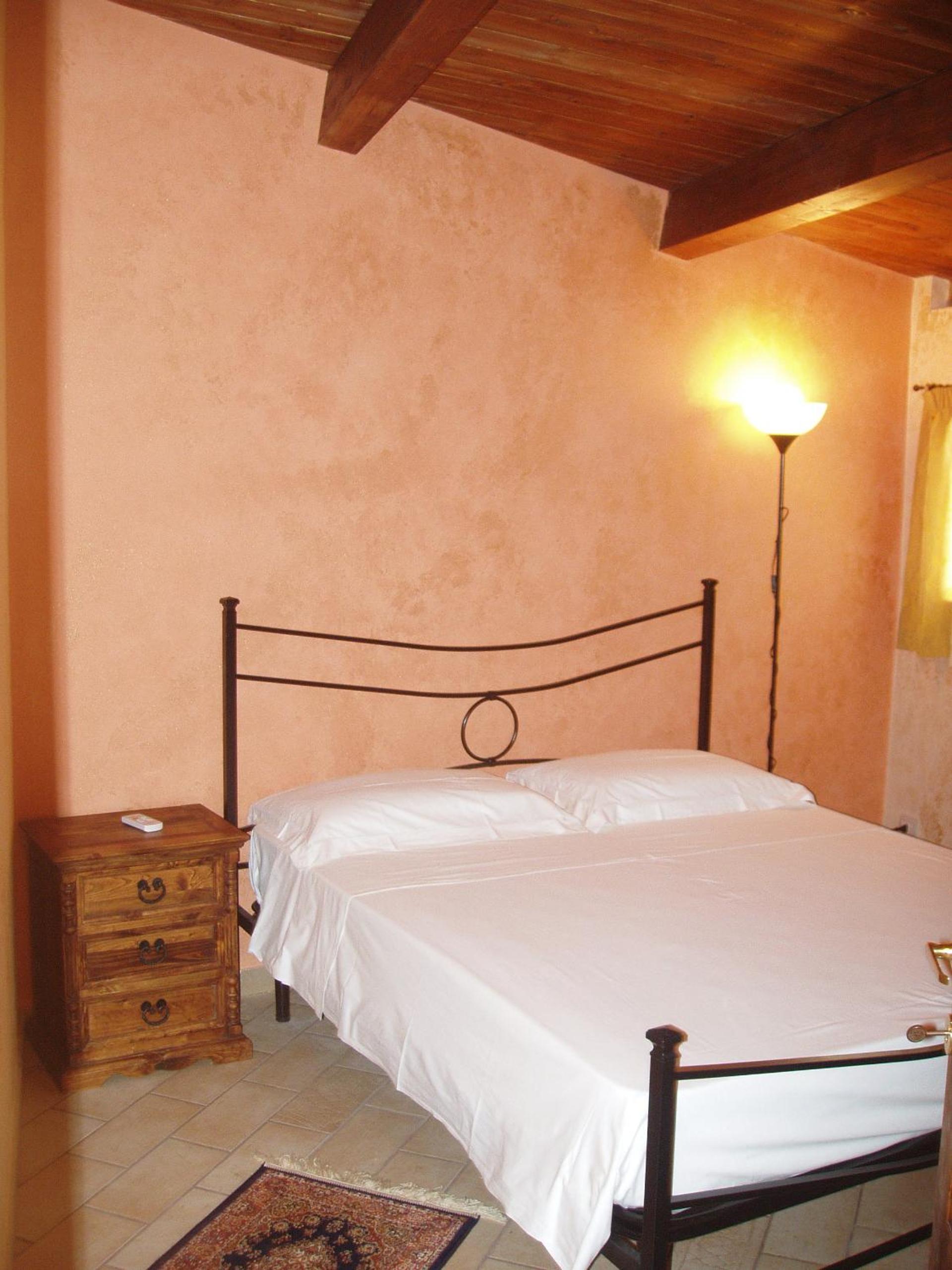 One-Bedroom Apartment - Photo 1