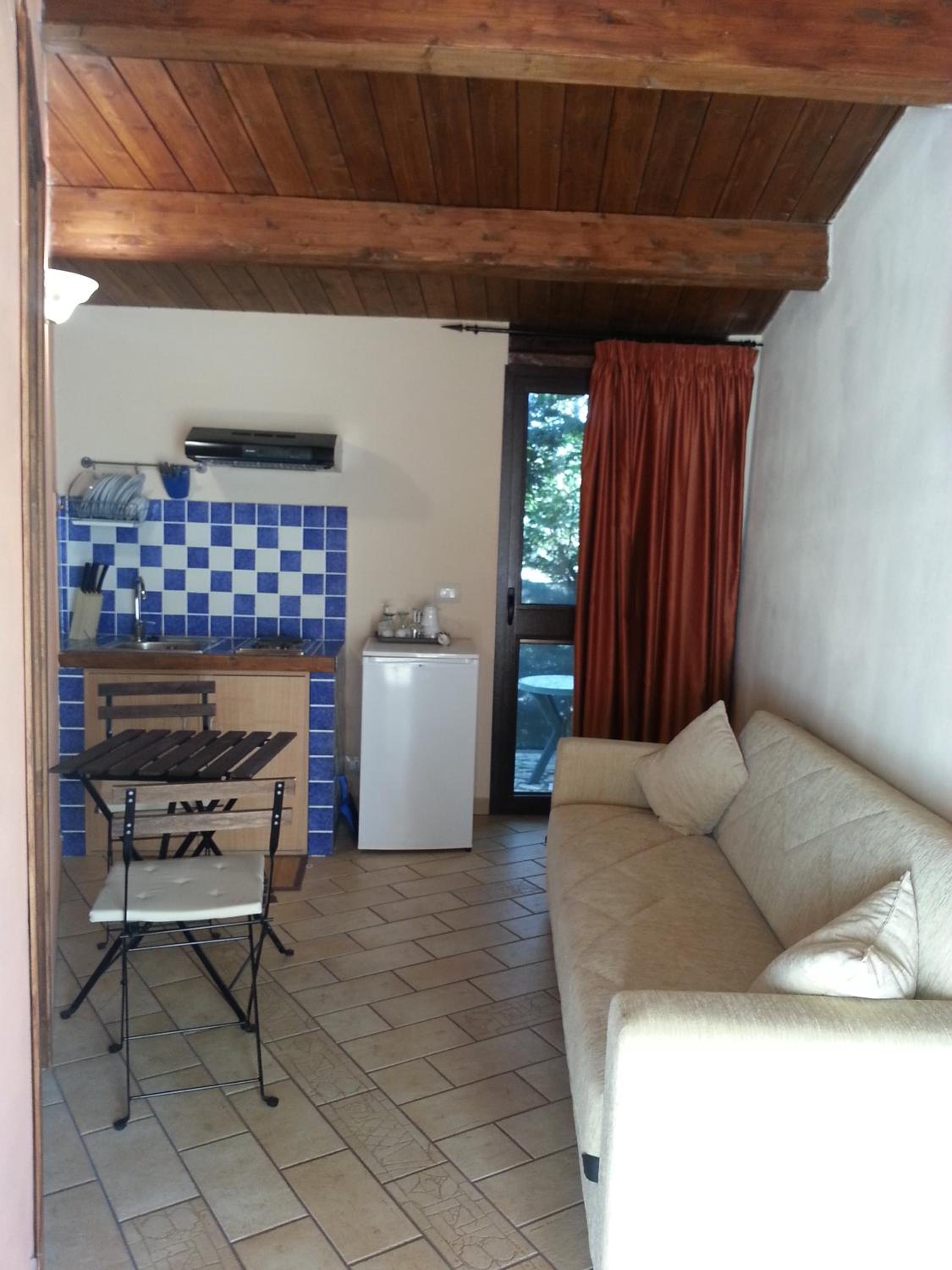 One-Bedroom Apartment - Photo 3