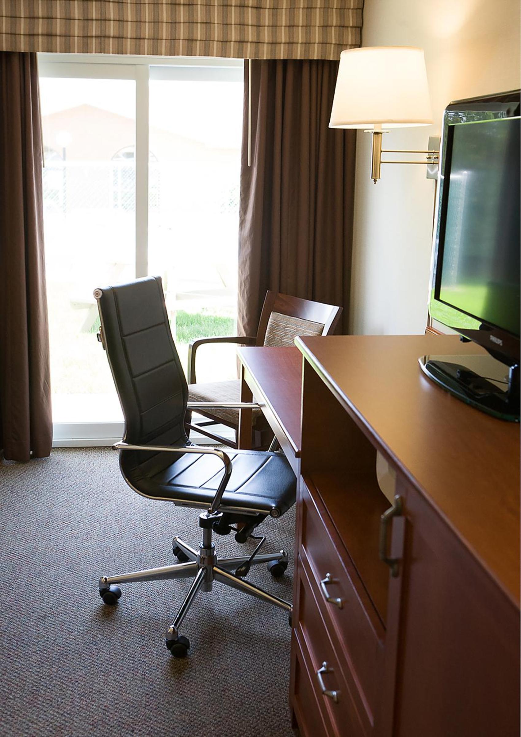 Deluxe King Room with Park View - Non-Smoking - Photo 2