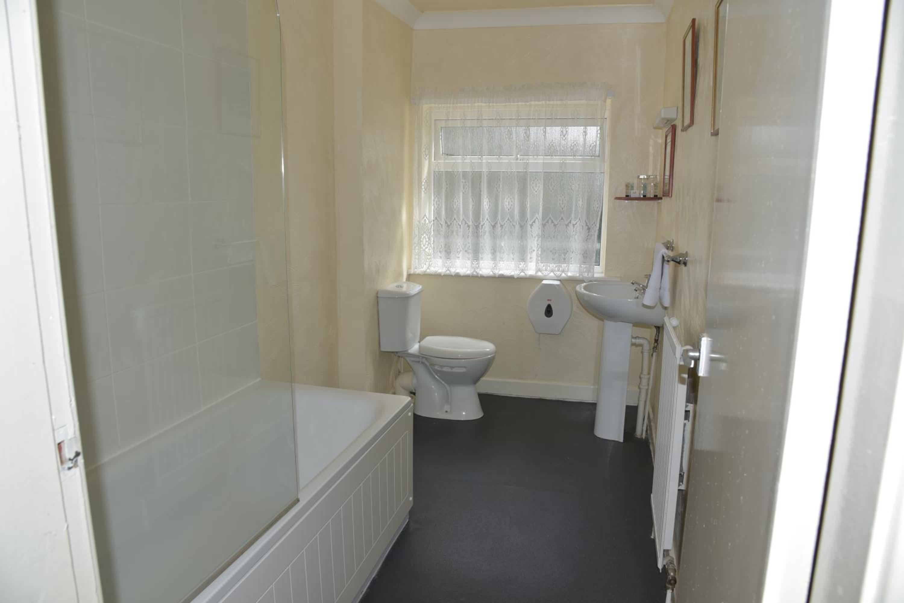 Double Room - Photo 5