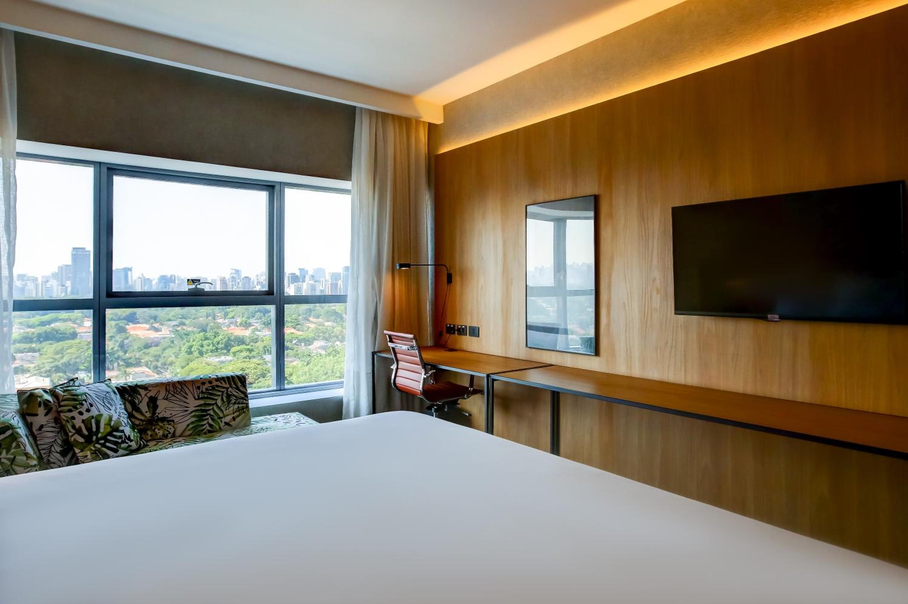 Deluxe Room - Photo 11