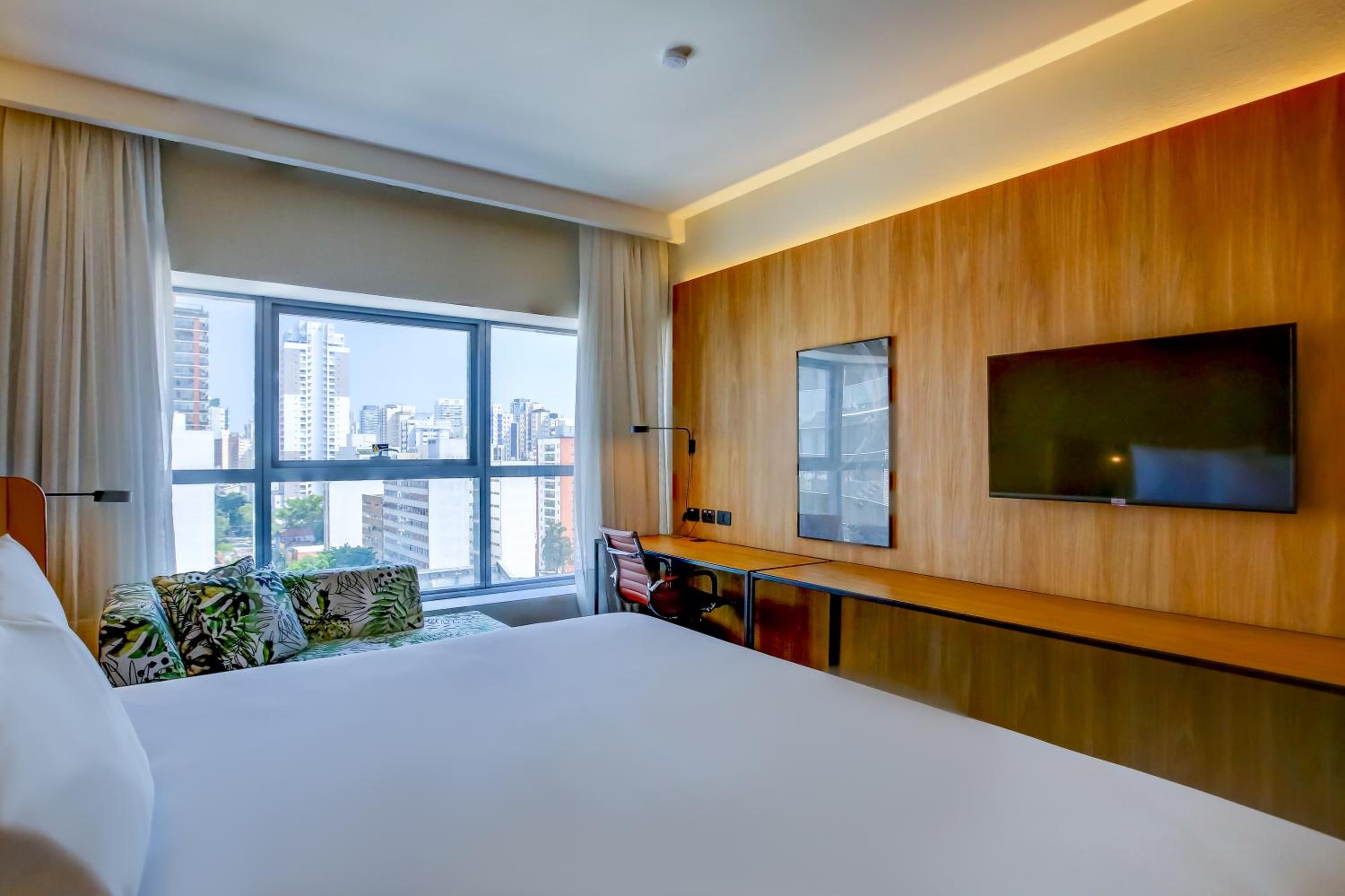 Deluxe King Room - Photo 3